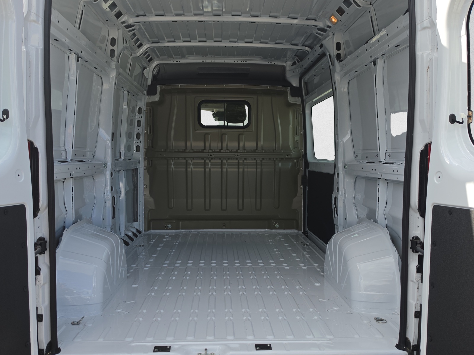 PEUGEOT Boxer 2.2 HDI 335 L2H2-image-14