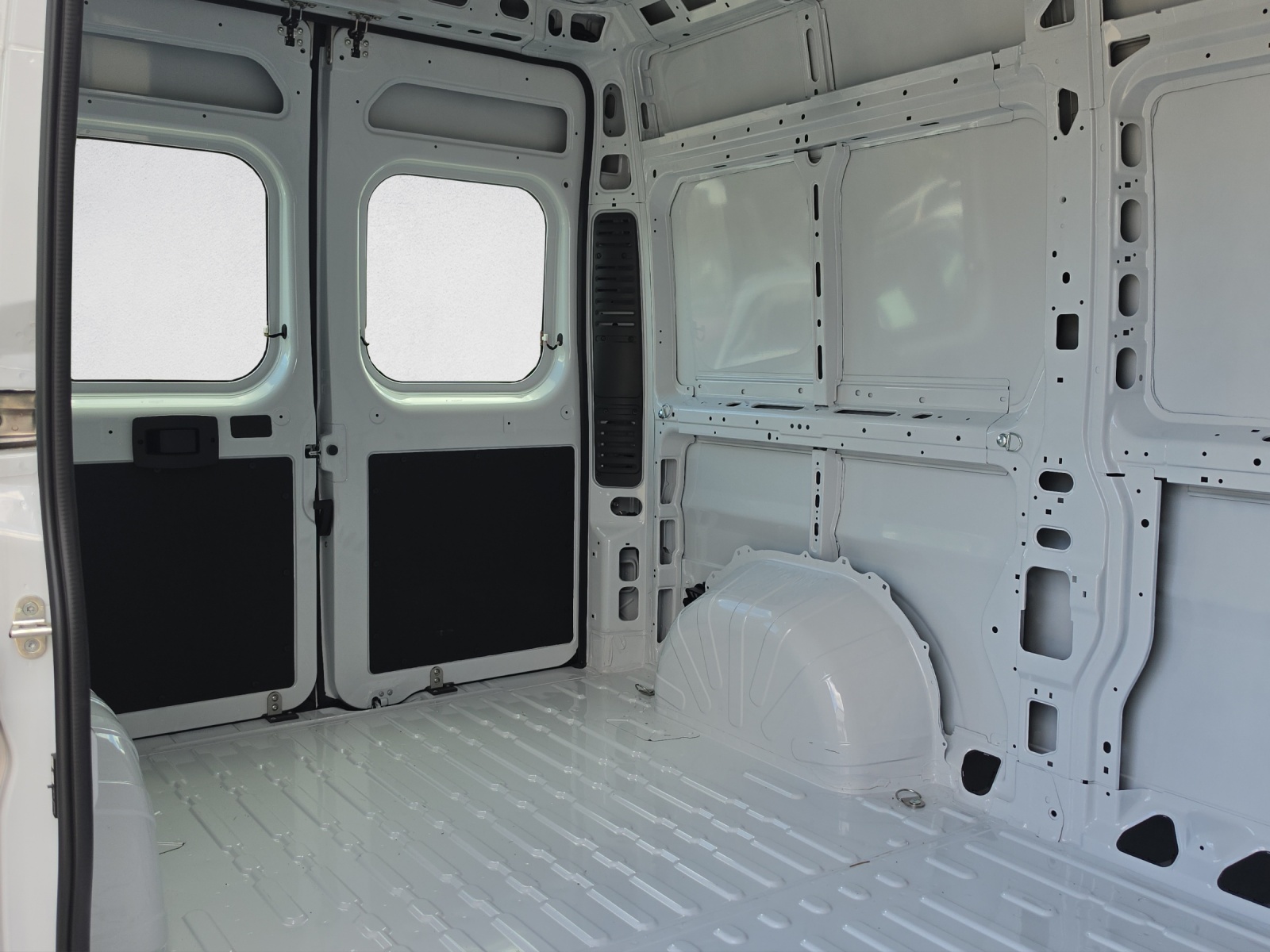 PEUGEOT Boxer 2.2 HDI 335 L2H2-image-15