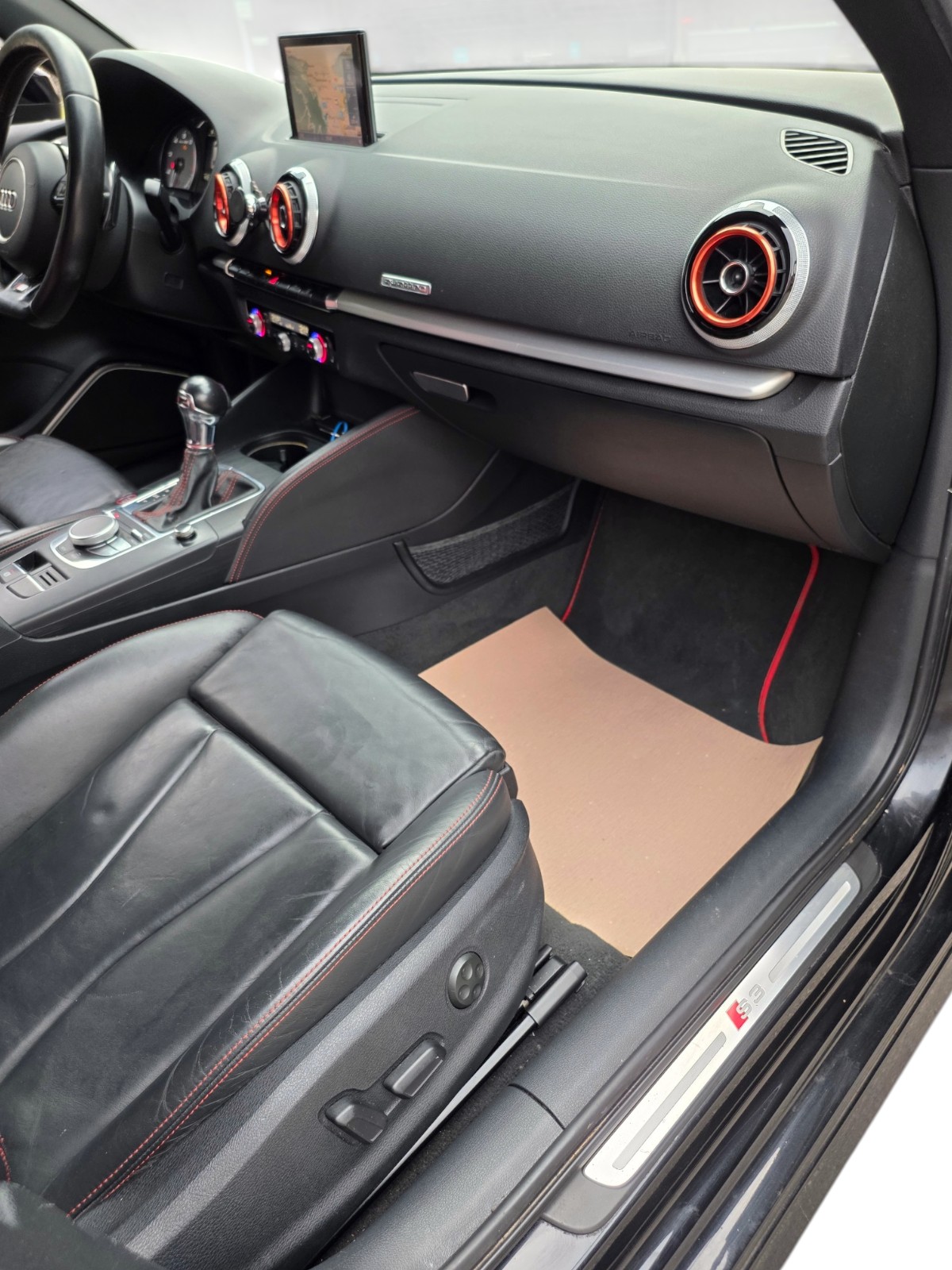 AUDI S3 Sportback 2.0 TFSI quattro S-tronic-image-14