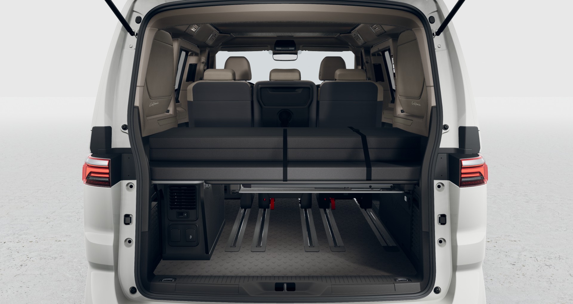 VW California eHybrid Beach Tour Liberty 4Motion / 4x4 mit 5-Sitzplätzen-image-9
