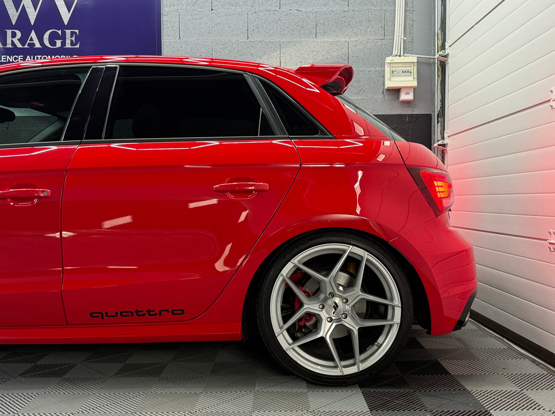 AUDI S1 Sportback 2.0 TFSI quattro-image-14