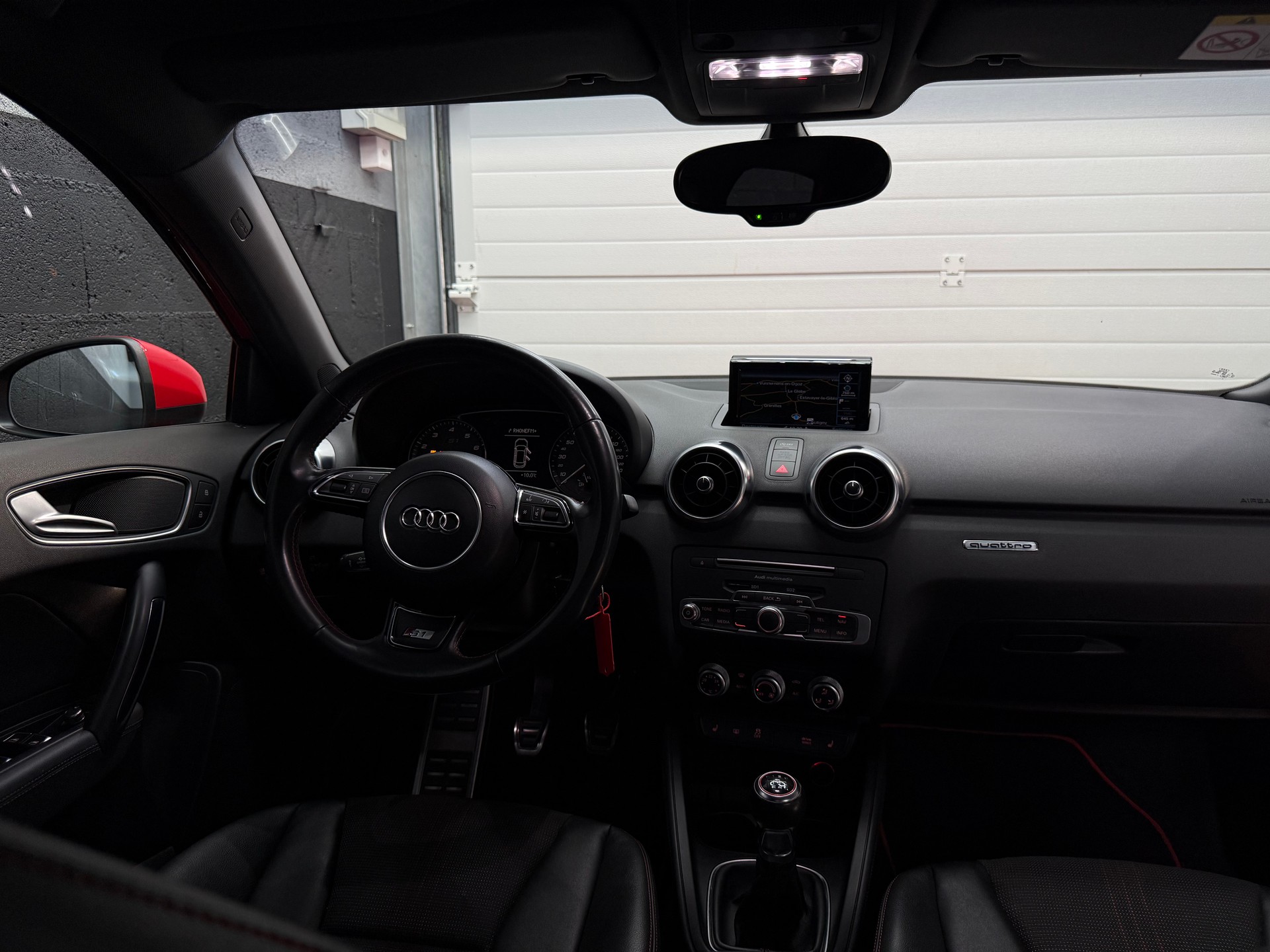 AUDI S1 Sportback 2.0 TFSI quattro-image-12