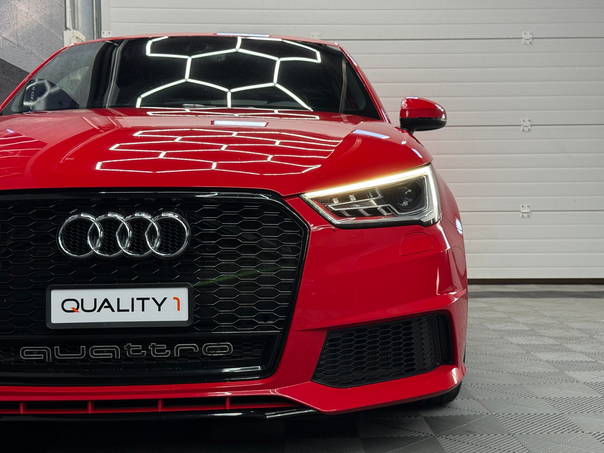AUDI S1 Sportback 2.0 TFSI quattro-image-1