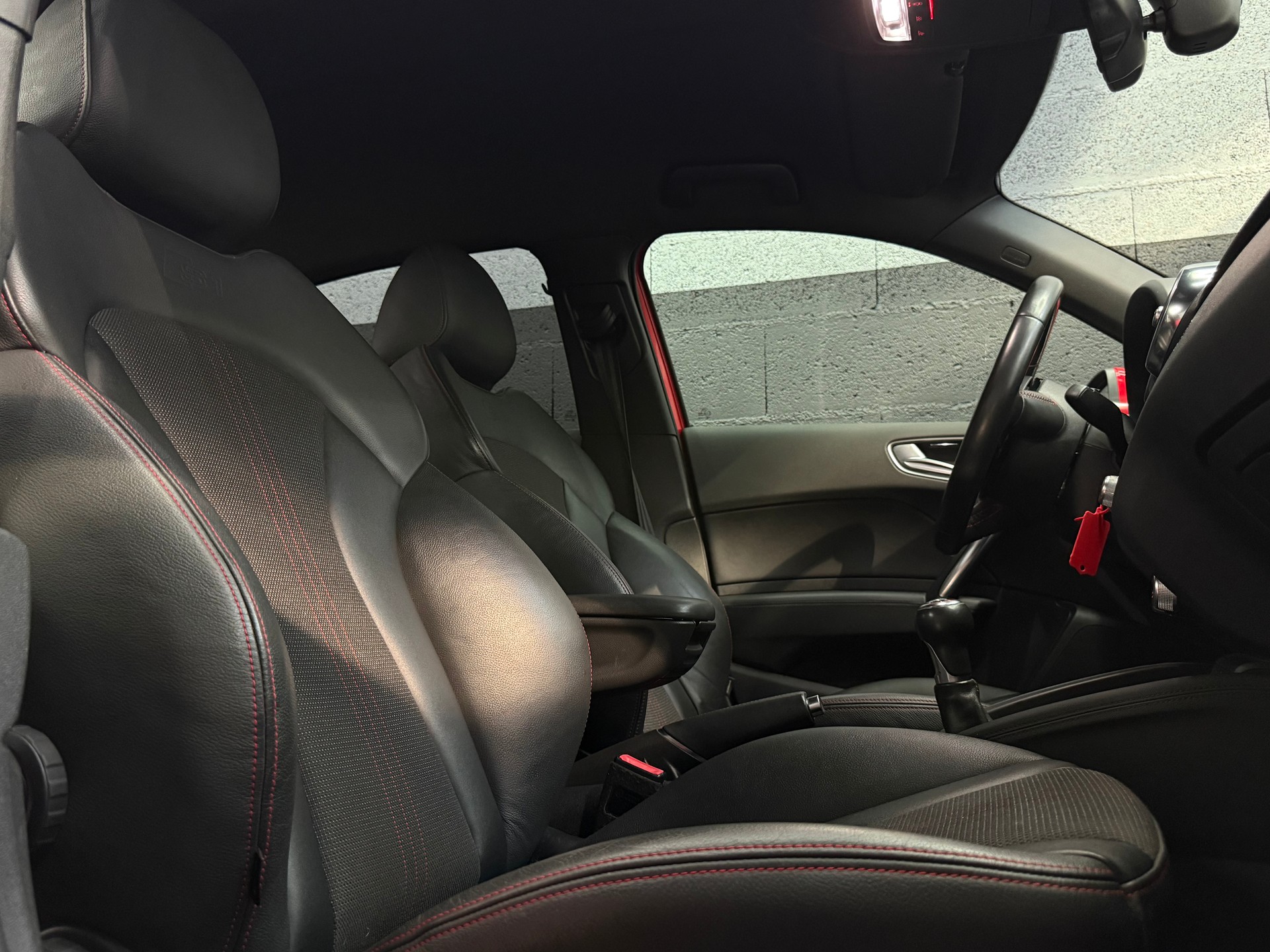 AUDI S1 Sportback 2.0 TFSI quattro-image-9