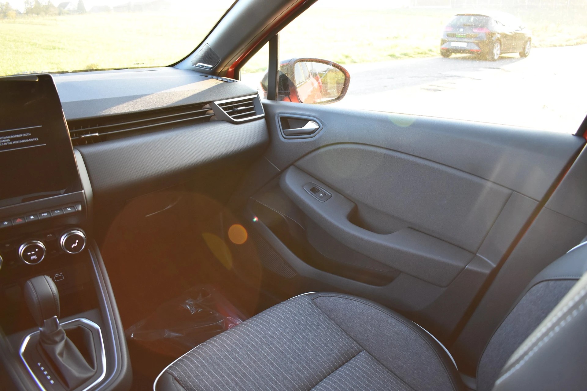 MITSUBISHI COLT 1.6 HEV Instyle-image-9