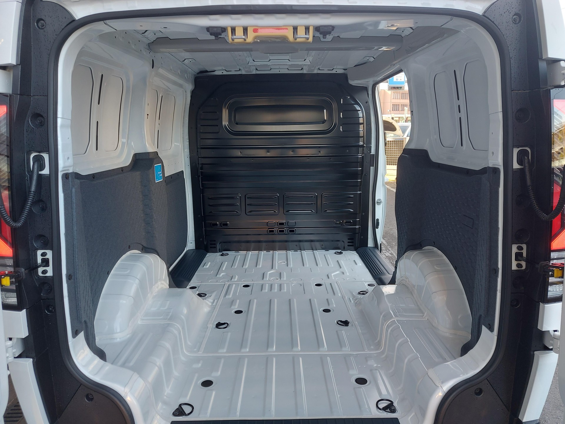 KIA PV5 Cargo 51.5 kWh Essential-image-10