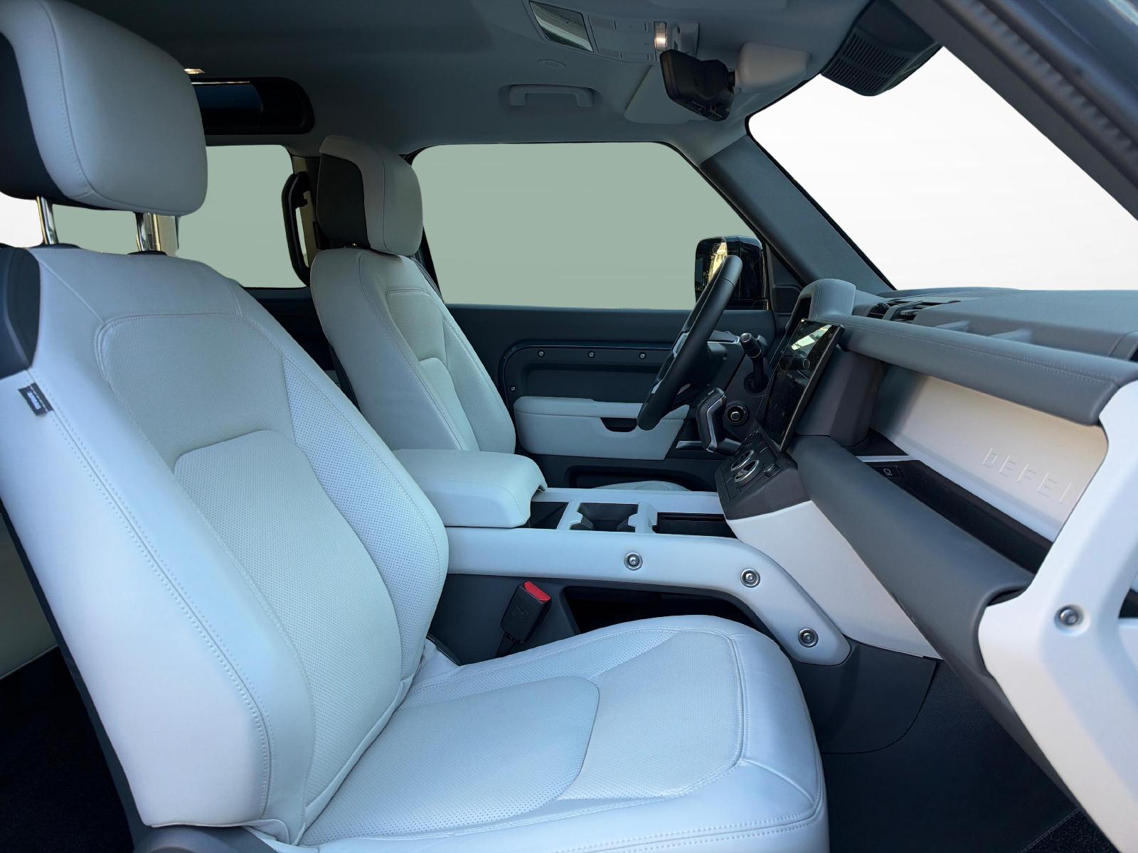 LAND ROVER Defender 90 3.0 D I6 250 X-Dynamic SE-image-9