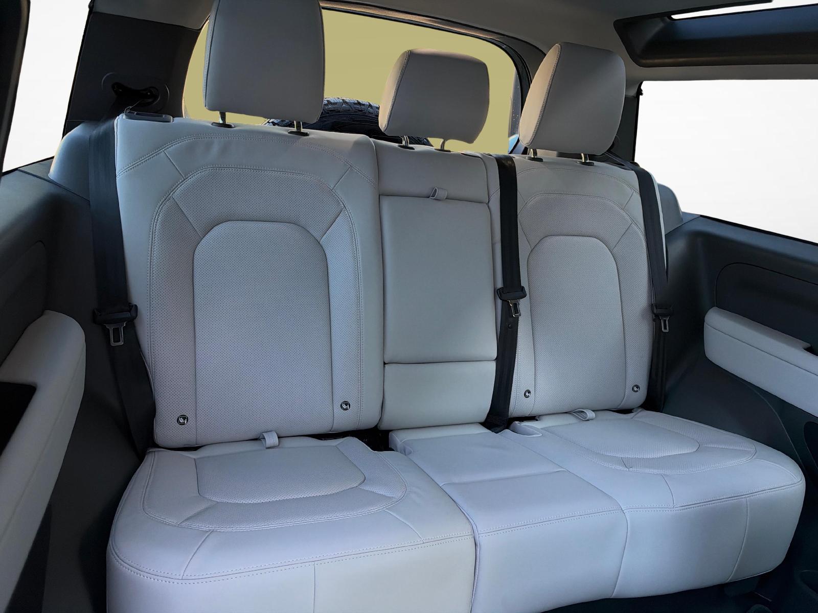 LAND ROVER Defender 90 3.0 D I6 250 X-Dynamic SE-image-10