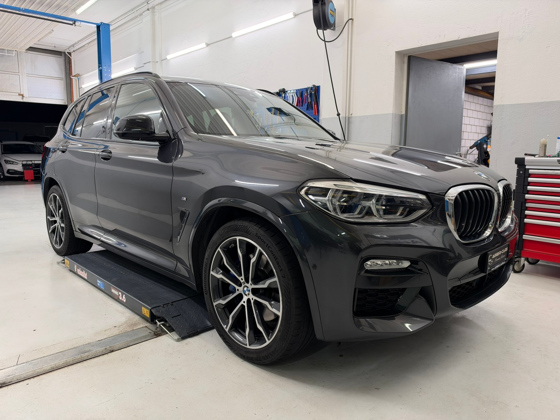 BMW X3 xDrive 30d Individual M Sport Steptronic-image-2