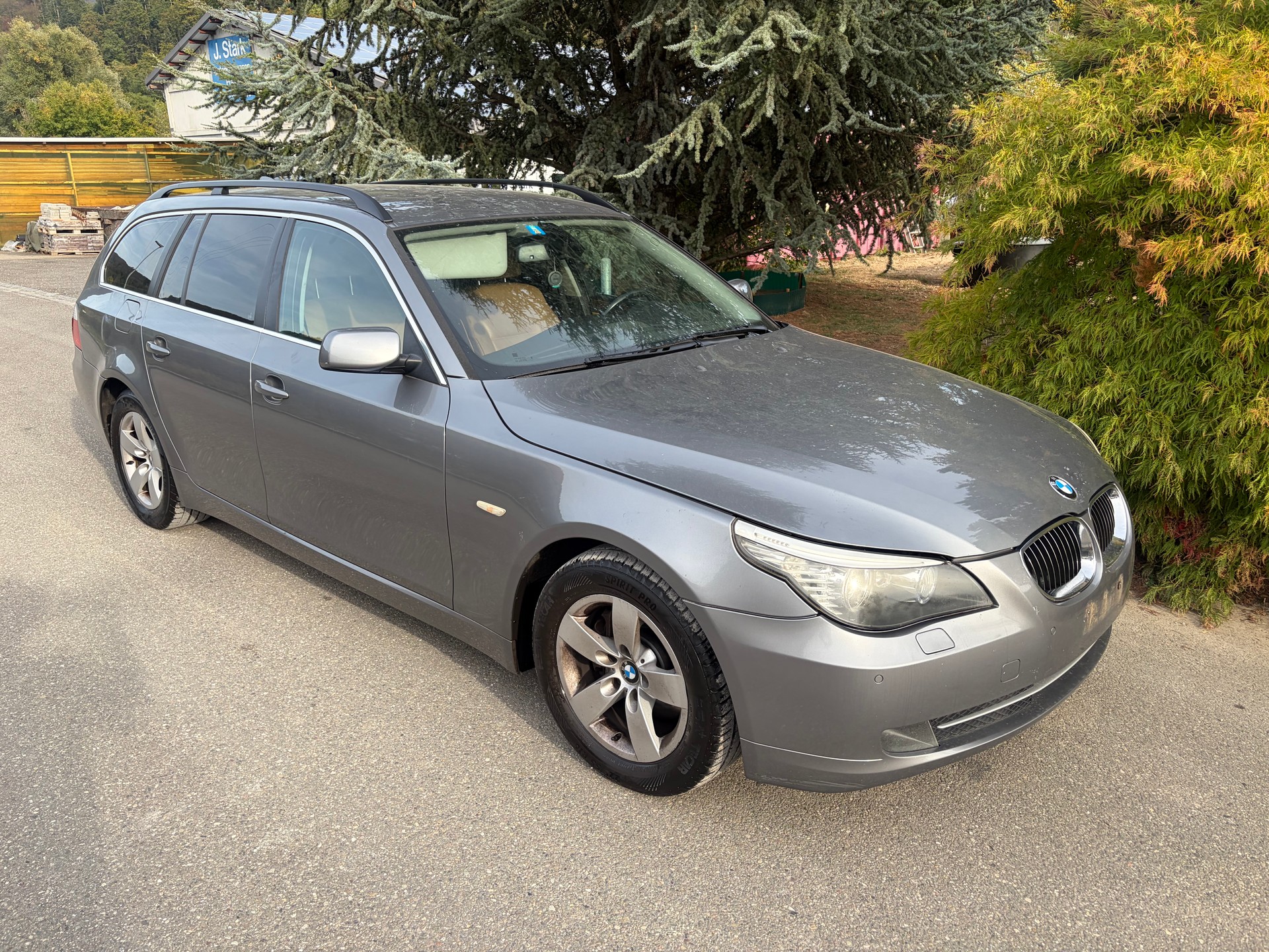 BMW 525i-image-1
