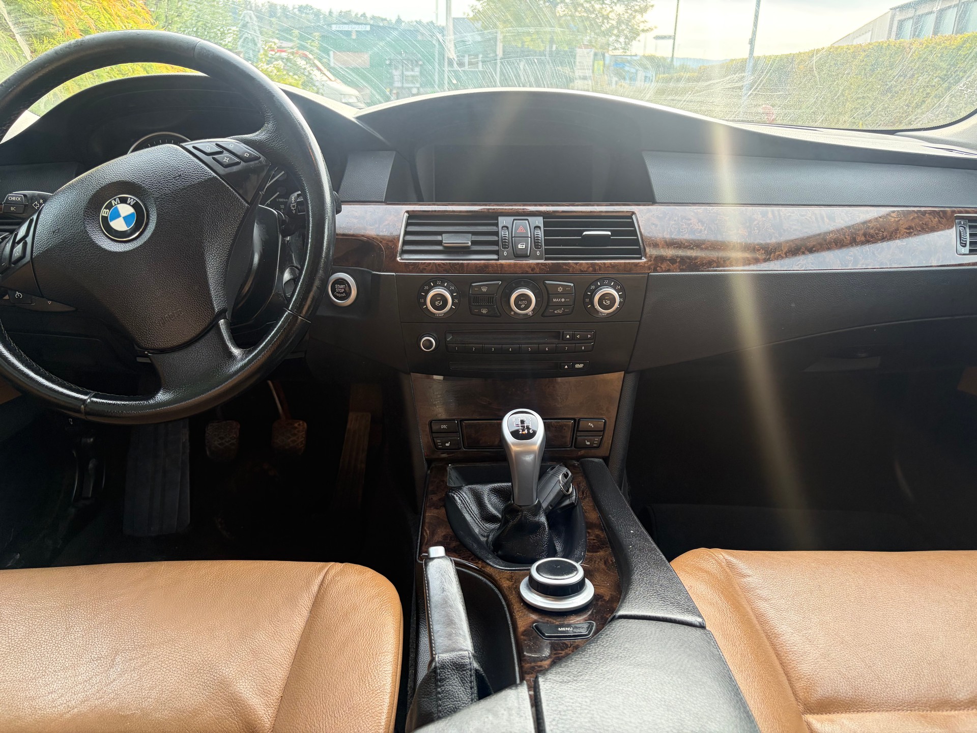 BMW 525i-image-2