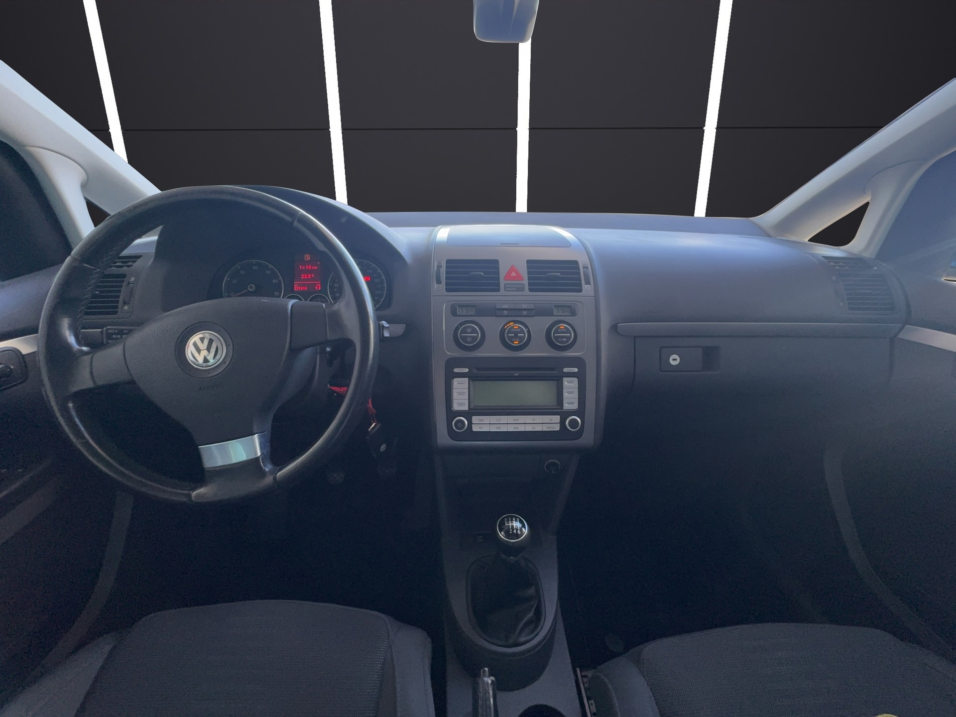 VW Touran 1.4 TSI Trendline-image-12
