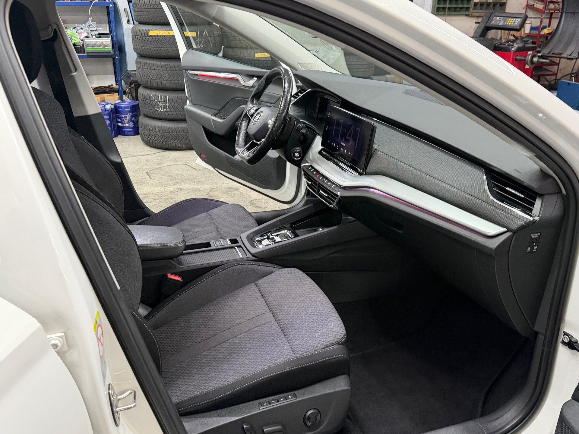 SKODA Octavia Combi 2.0 TDI DSG Style-image-10
