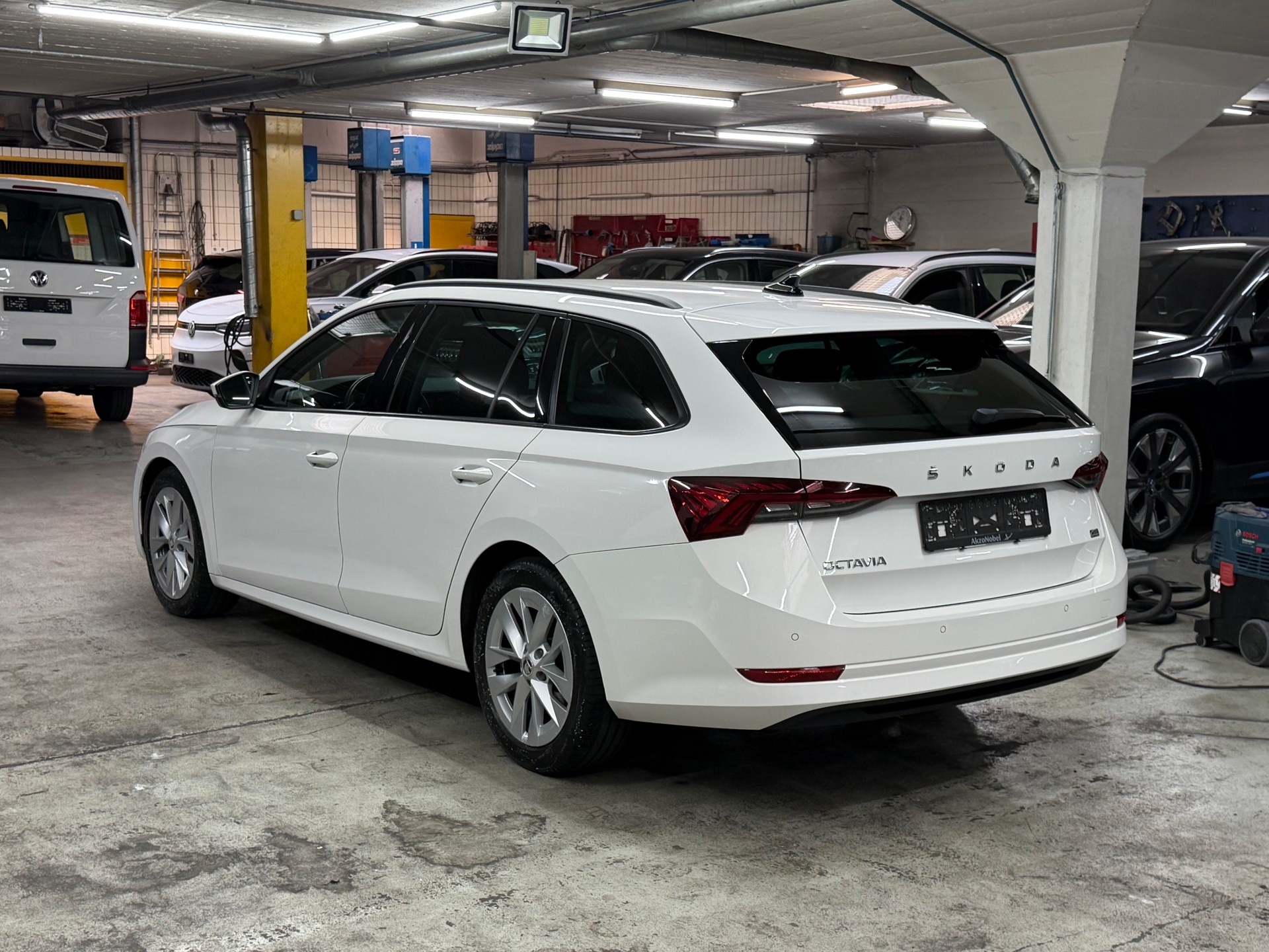 SKODA Octavia Combi 2.0 TDI DSG Style-image-2