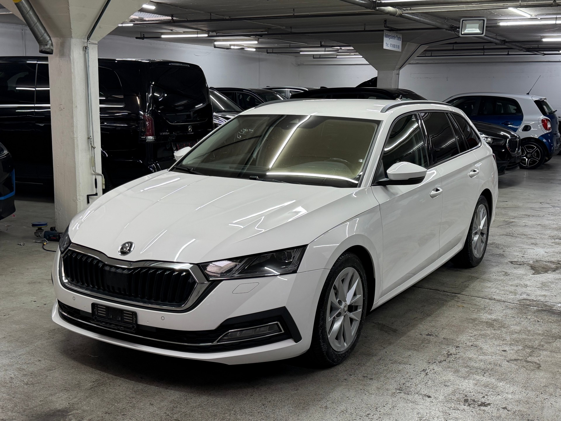 SKODA Octavia Combi 2.0 TDI DSG Style-image-5