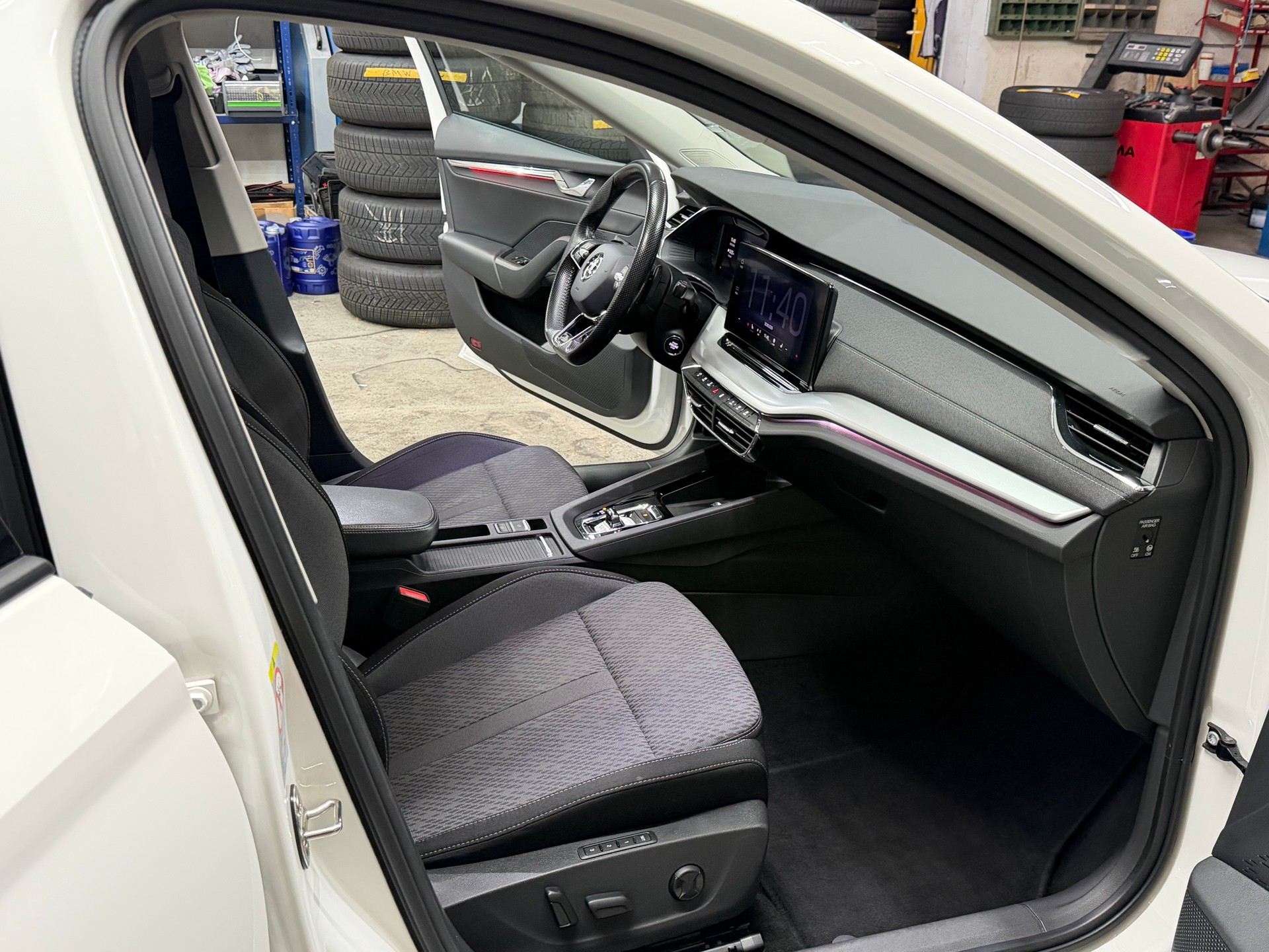 SKODA Octavia Combi 2.0 TDI DSG Style-image-14