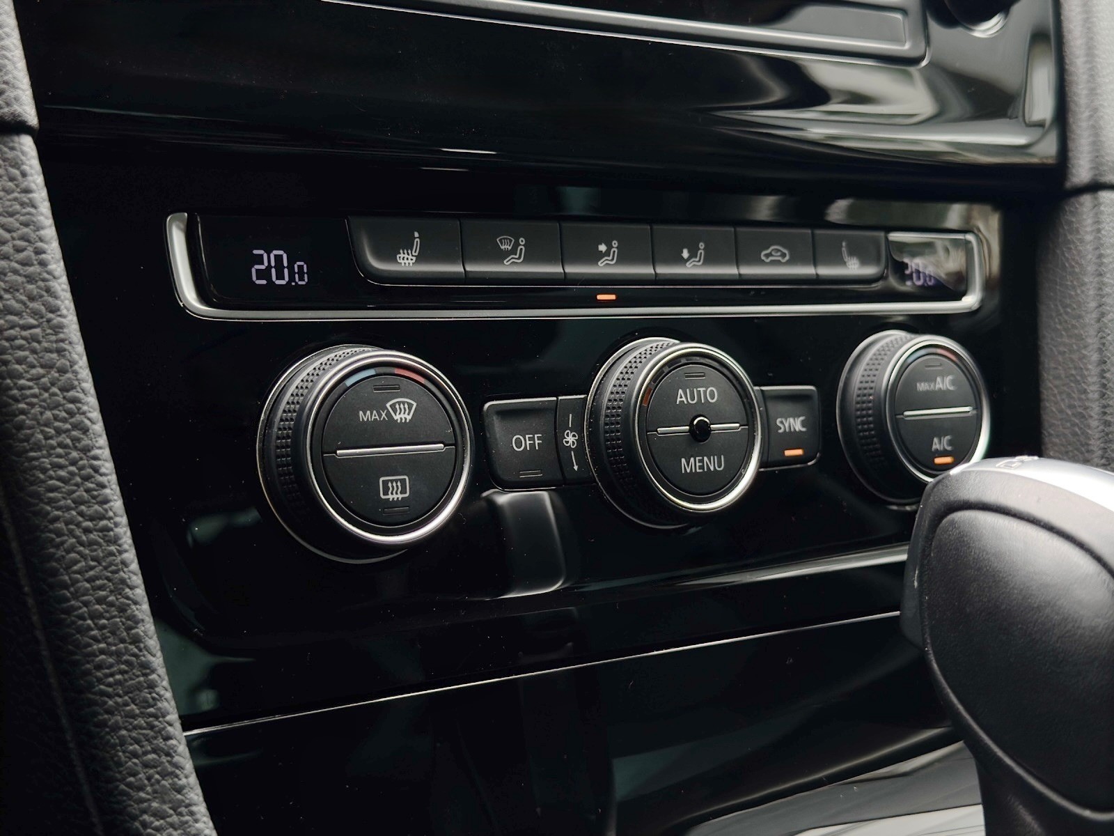 VW Golf 1.4 TSI Highline DSG *Sitzheizung*Rückfahrkamera*Keyless uvm.*-image-17