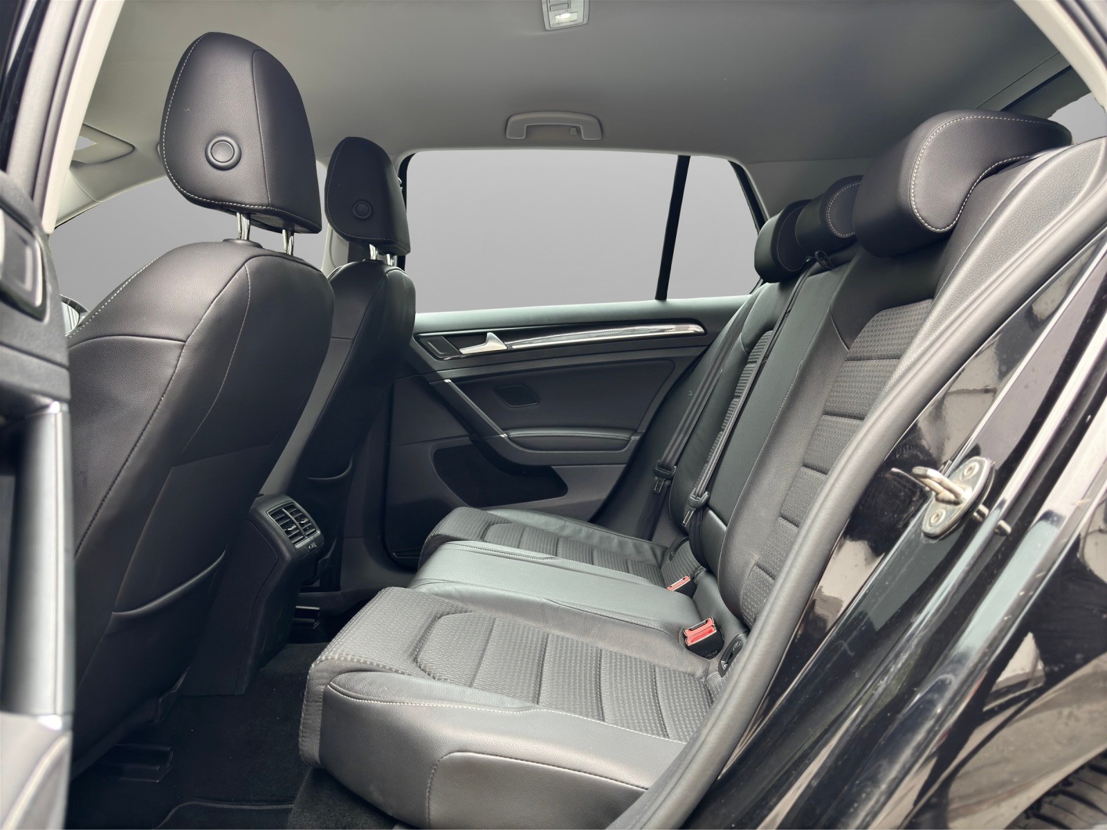 VW Golf 1.4 TSI Highline DSG *Sitzheizung*Rückfahrkamera*Keyless uvm.*-image-10