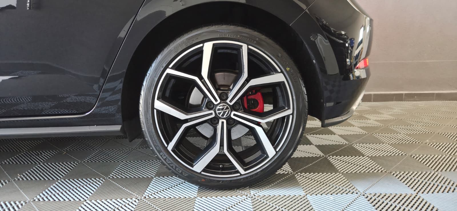 VW Polo 2.0 TSI GTI DSG-image-27