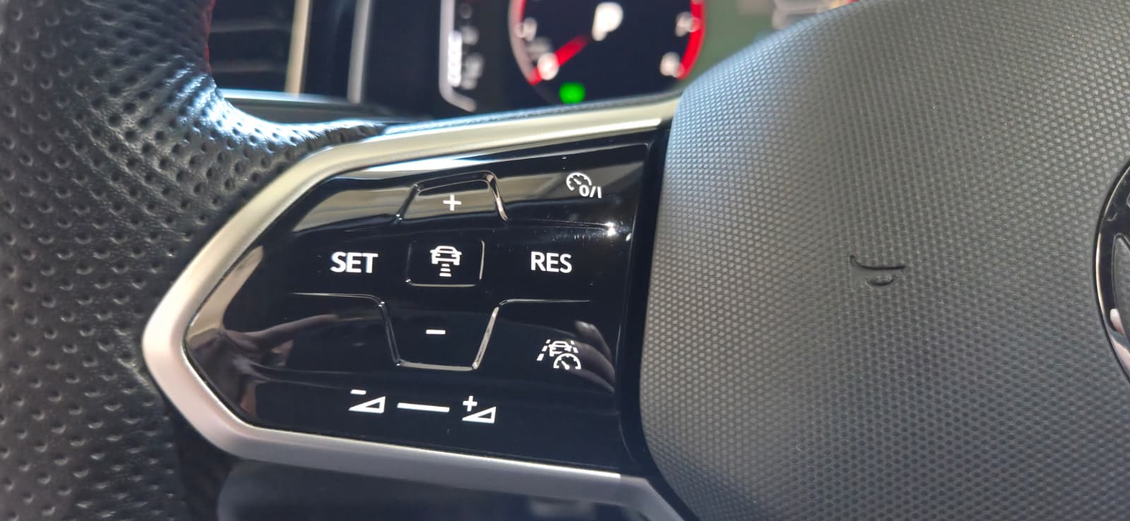 VW Polo 2.0 TSI GTI DSG-image-18