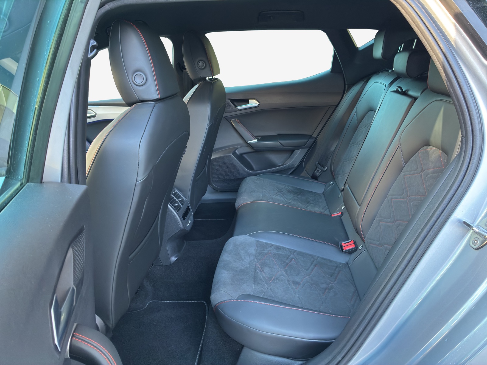 SEAT Leon 1.5 eTSI mHEV DSG FR-image-11