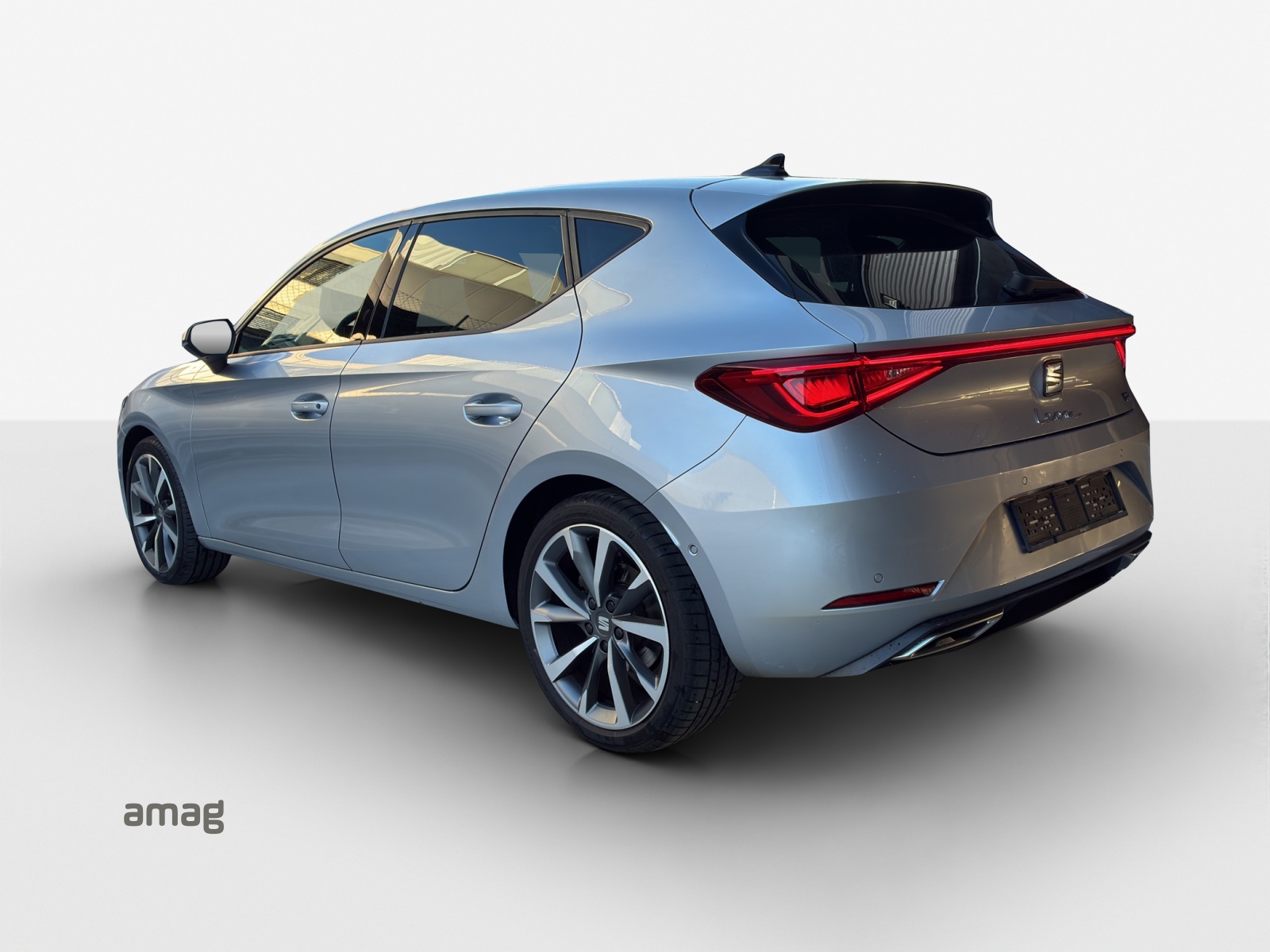 SEAT Leon 1.5 eTSI mHEV DSG FR-image-2