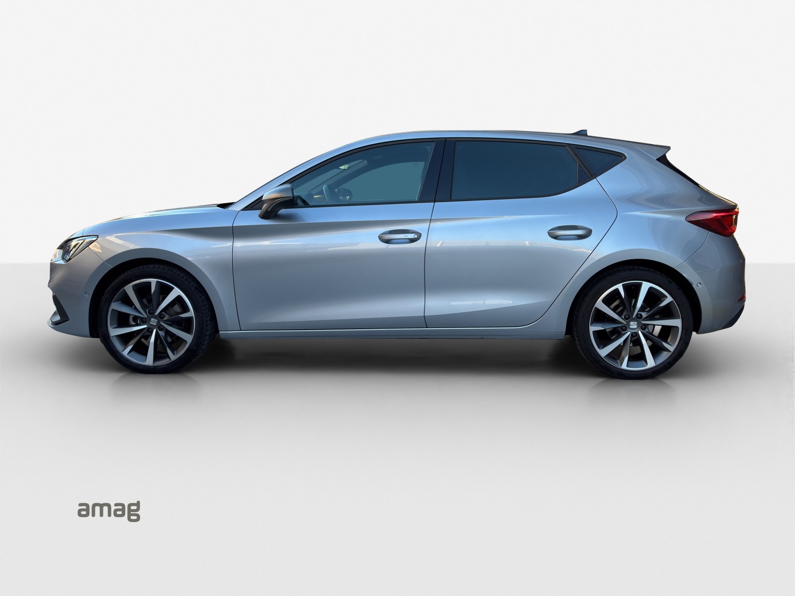 SEAT Leon 1.5 eTSI mHEV DSG FR-image-1