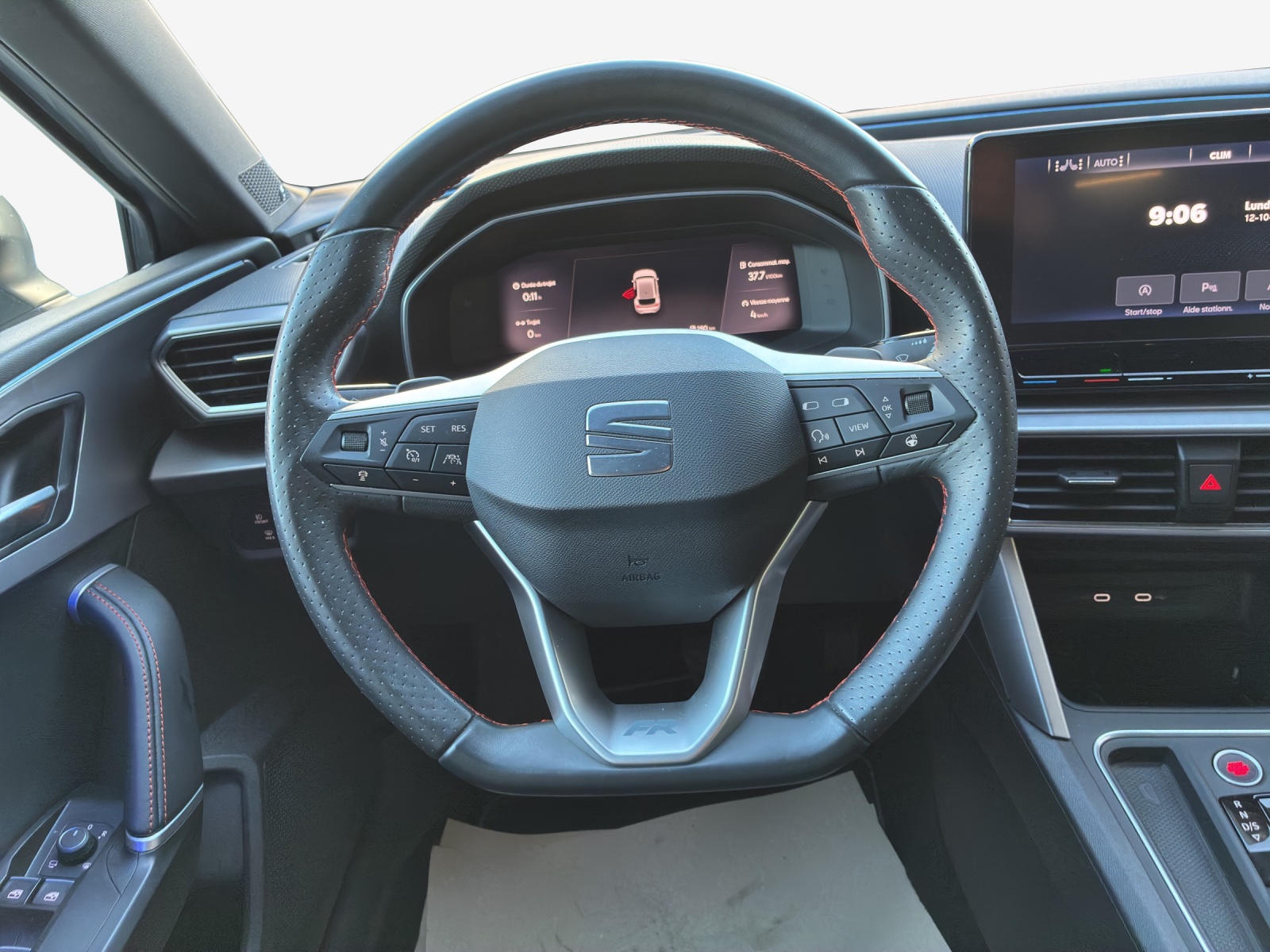SEAT Leon 1.5 eTSI mHEV DSG FR-image-9