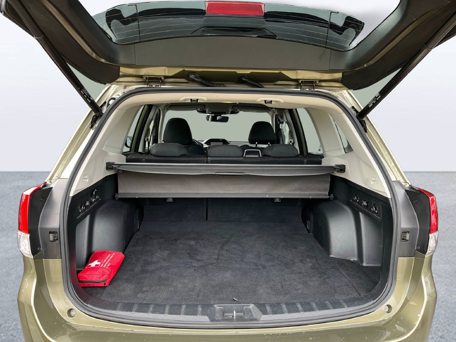 SUBARU Forester Station 2.0i e-Boxer Swiss Plus-image-11