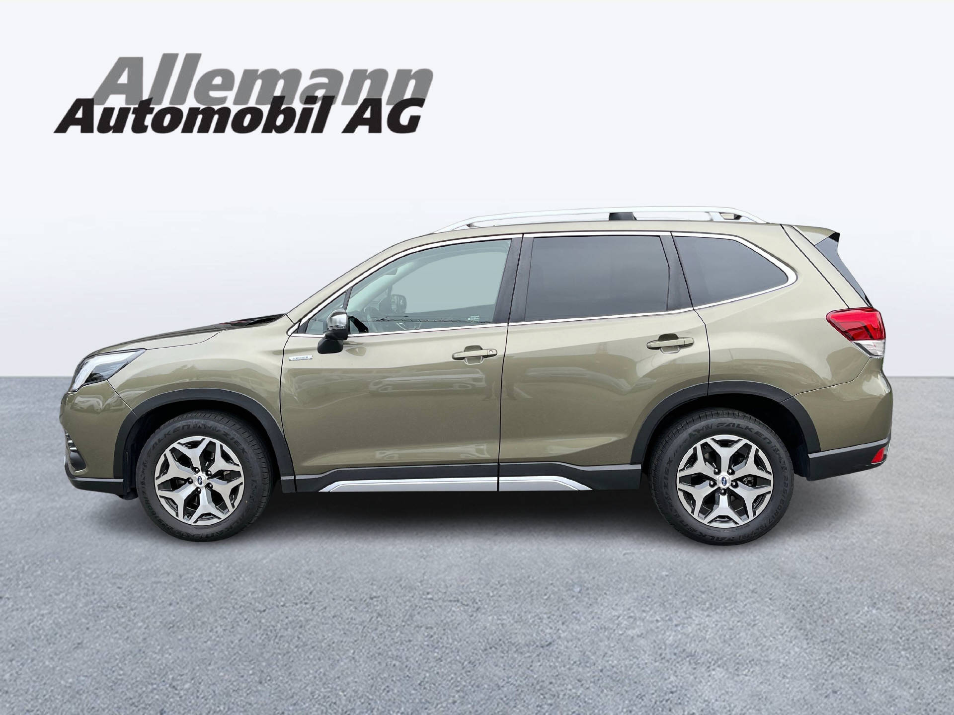 SUBARU Forester Station 2.0i e-Boxer Swiss Plus-image-2