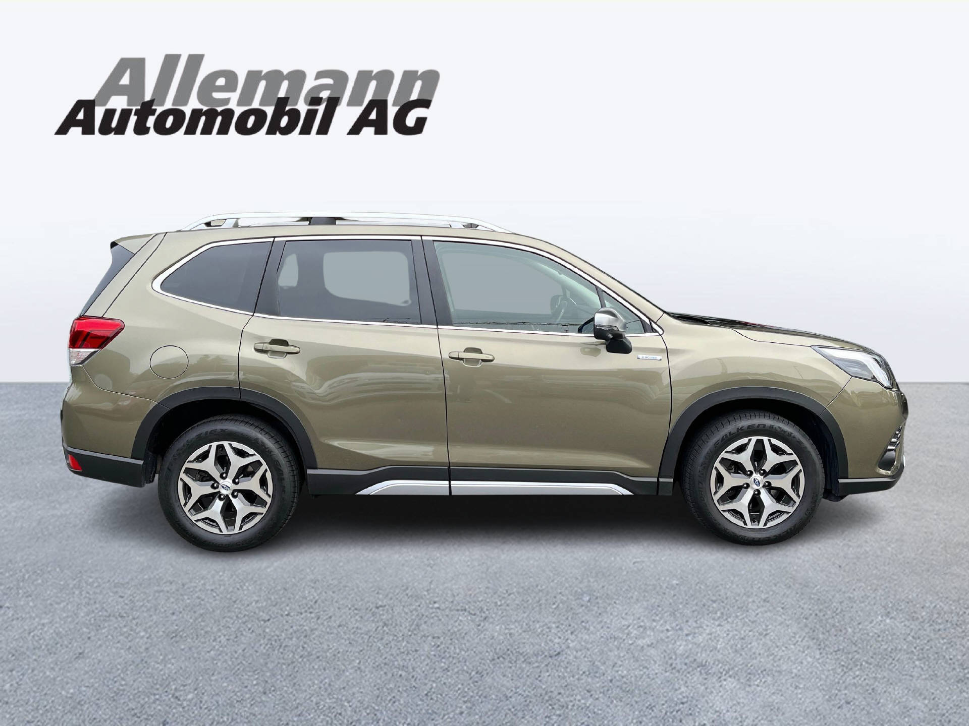 SUBARU Forester Station 2.0i e-Boxer Swiss Plus-image-6