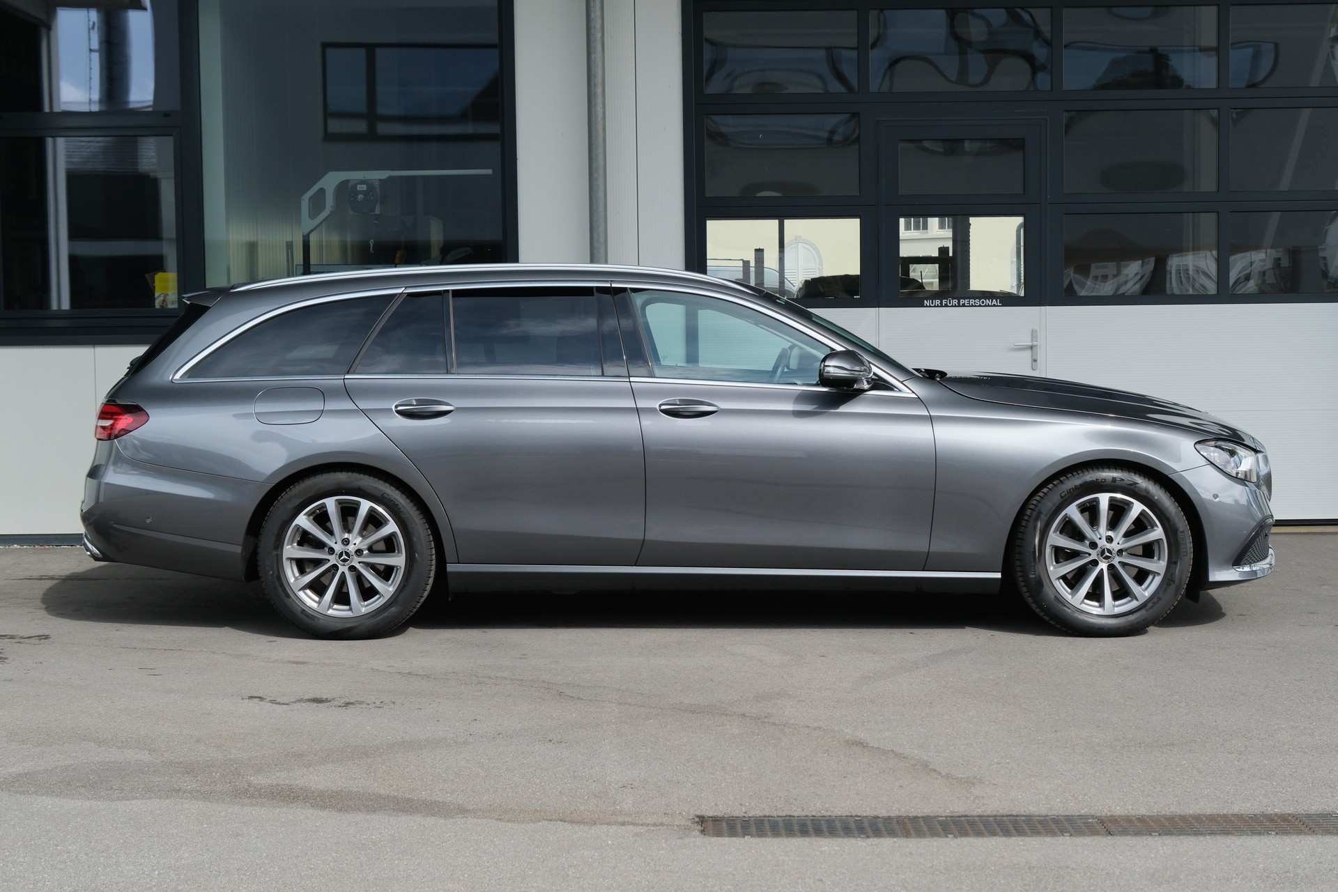 MERCEDES-BENZ E 200 Avantgarde-image-1