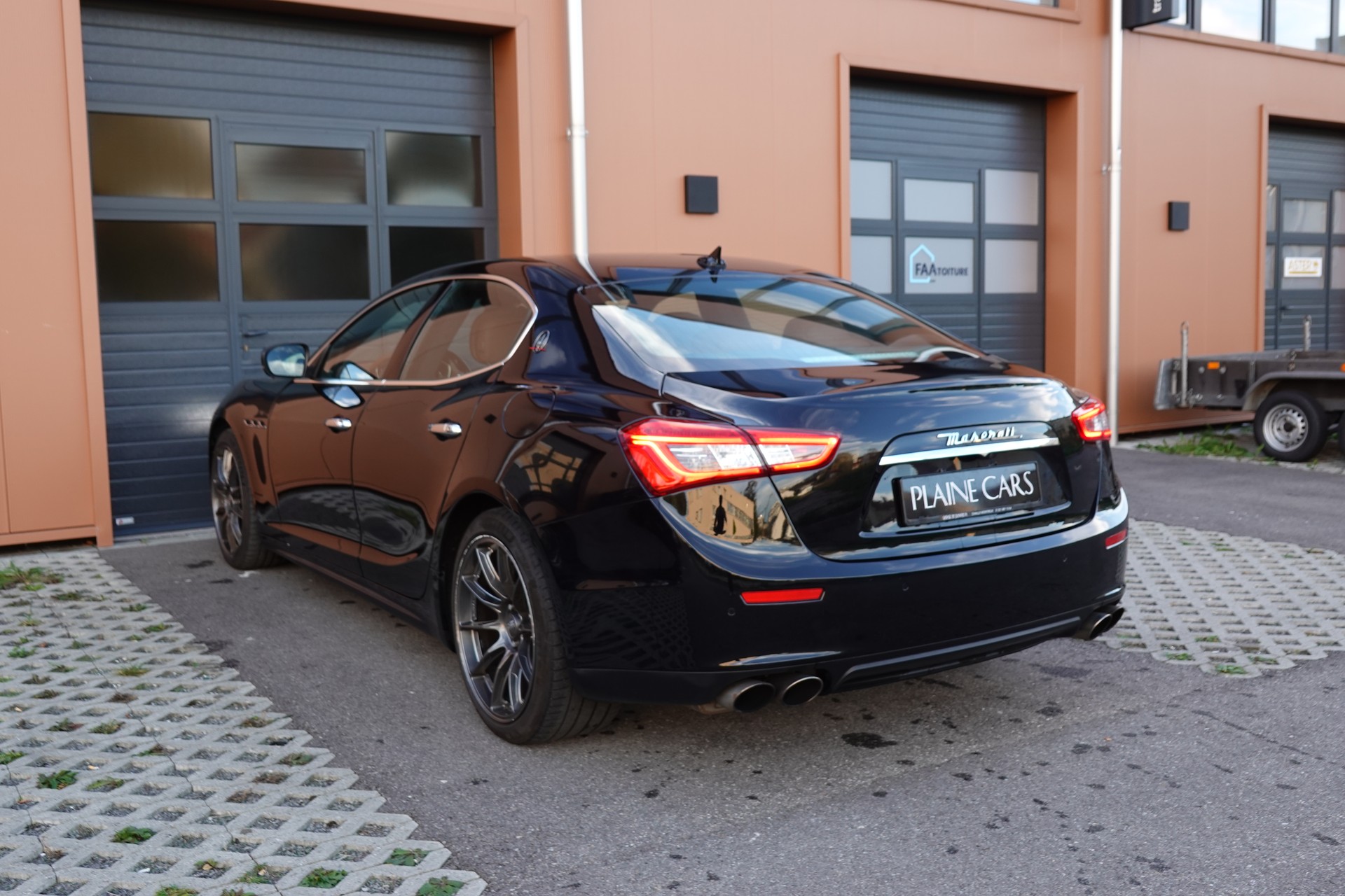 MASERATI Ghibli 3.0 V6 "* CH Auto * Tempomat * Camera recul * Sièges Electriques/mémoire * GPS * Phares LED * 8 Roues *"-image-9