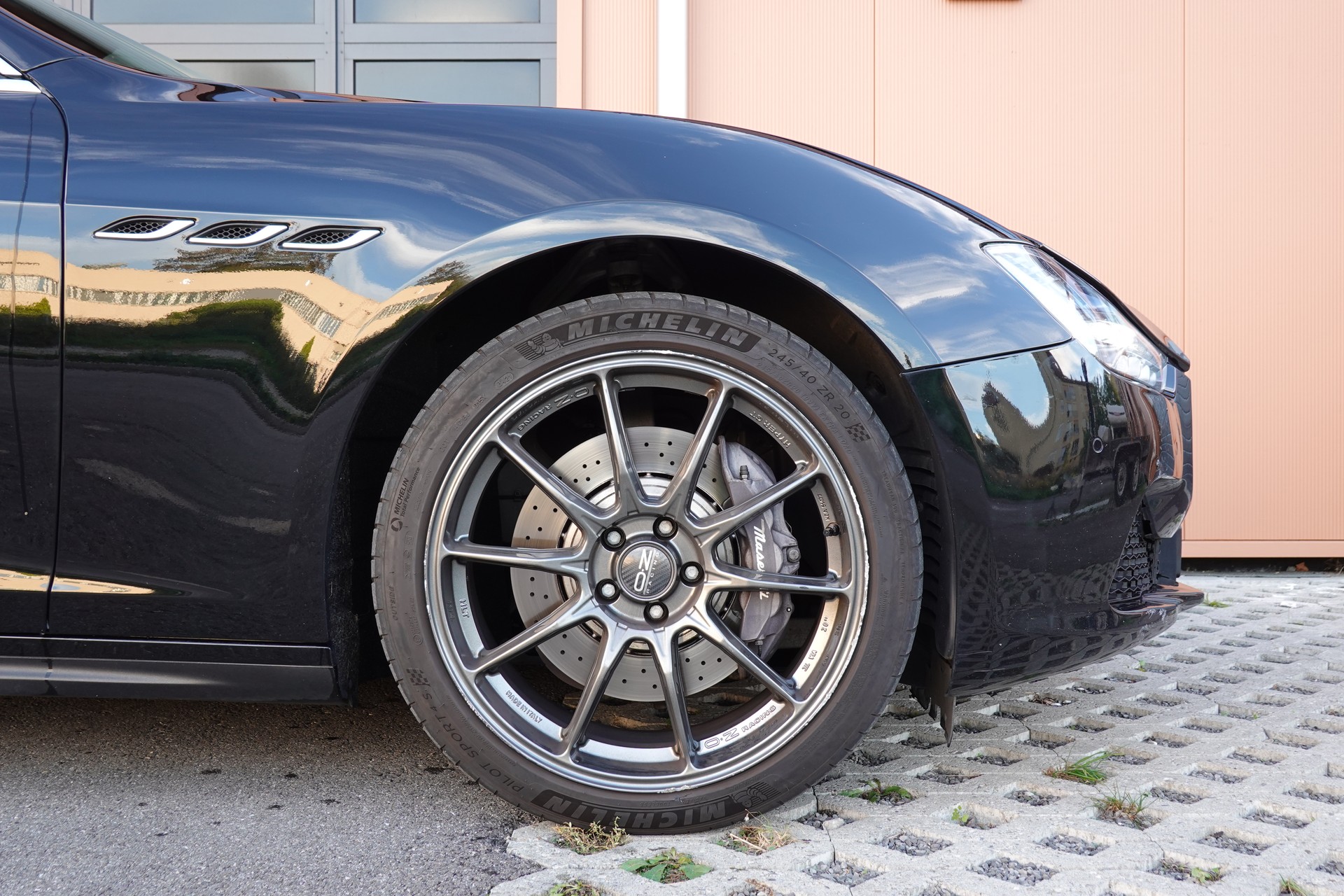 MASERATI Ghibli 3.0 V6 "* CH Auto * Tempomat * Camera recul * Sièges Electriques/mémoire * GPS * Phares LED * 8 Roues *"-image-4