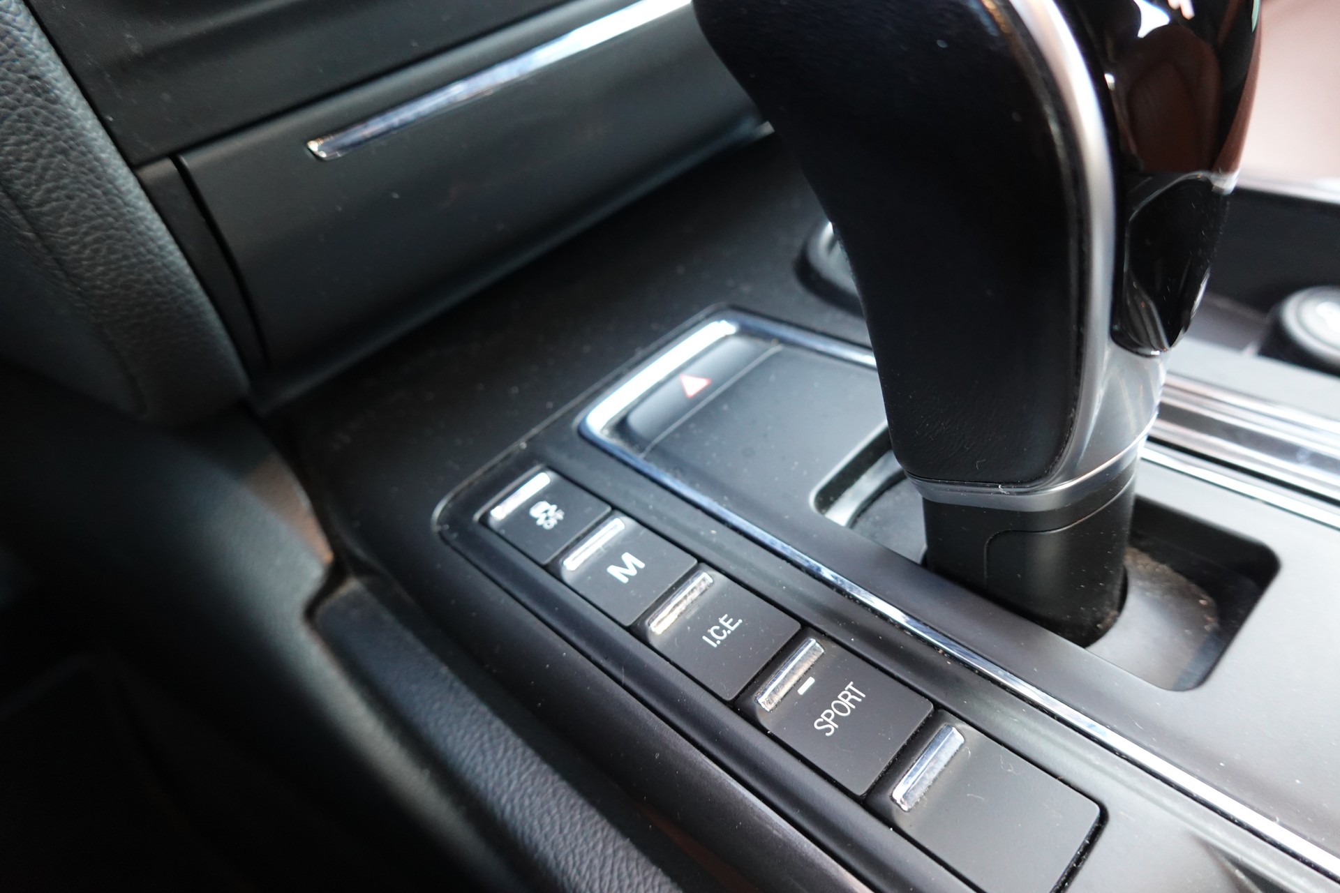 MASERATI Ghibli 3.0 V6 "* CH Auto * Tempomat * Camera recul * Sièges Electriques/mémoire * GPS * Phares LED * 8 Roues *"-image-16
