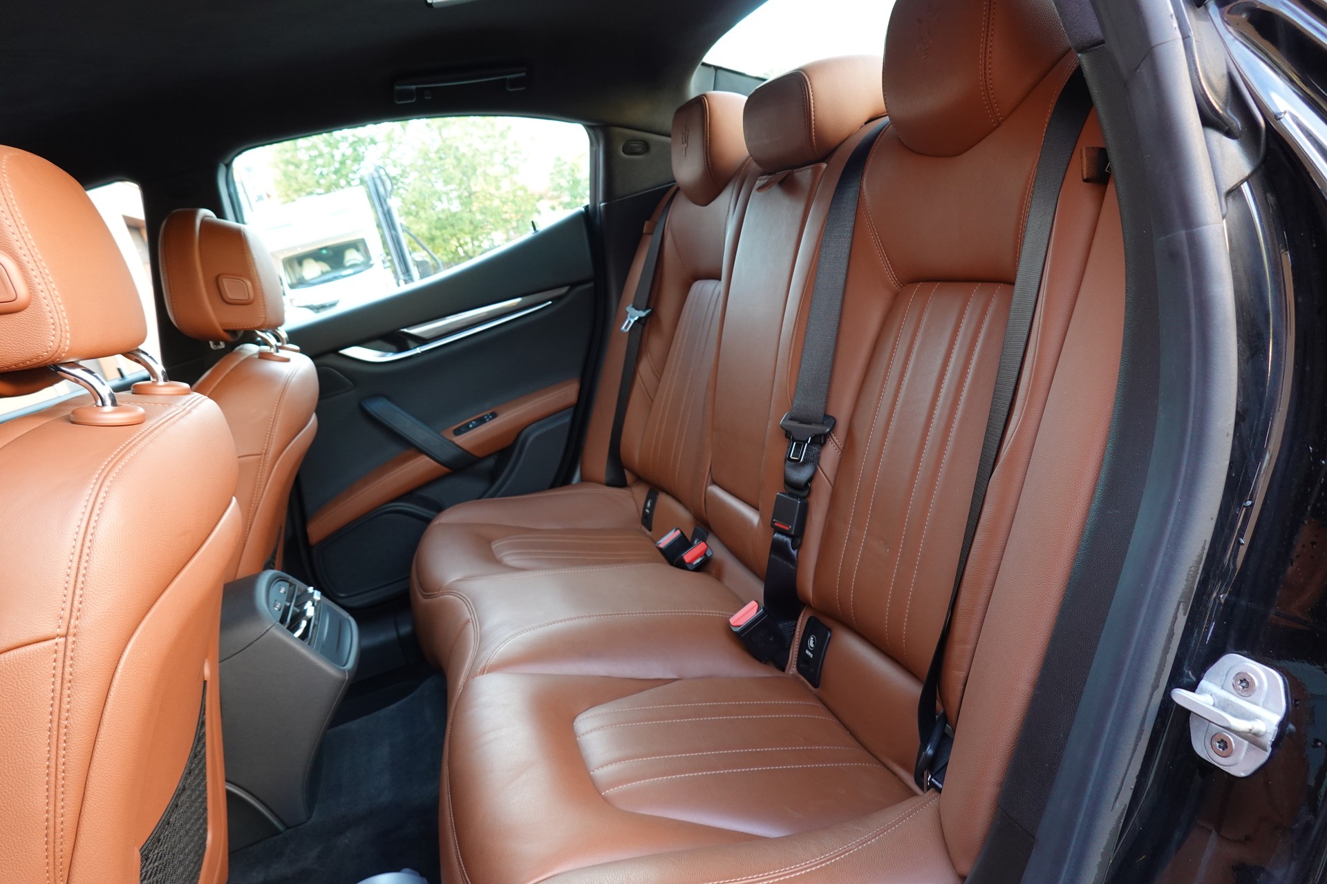 MASERATI Ghibli 3.0 V6 "* CH Auto * Tempomat * Camera recul * Sièges Electriques/mémoire * GPS * Phares LED * 8 Roues *"-image-23