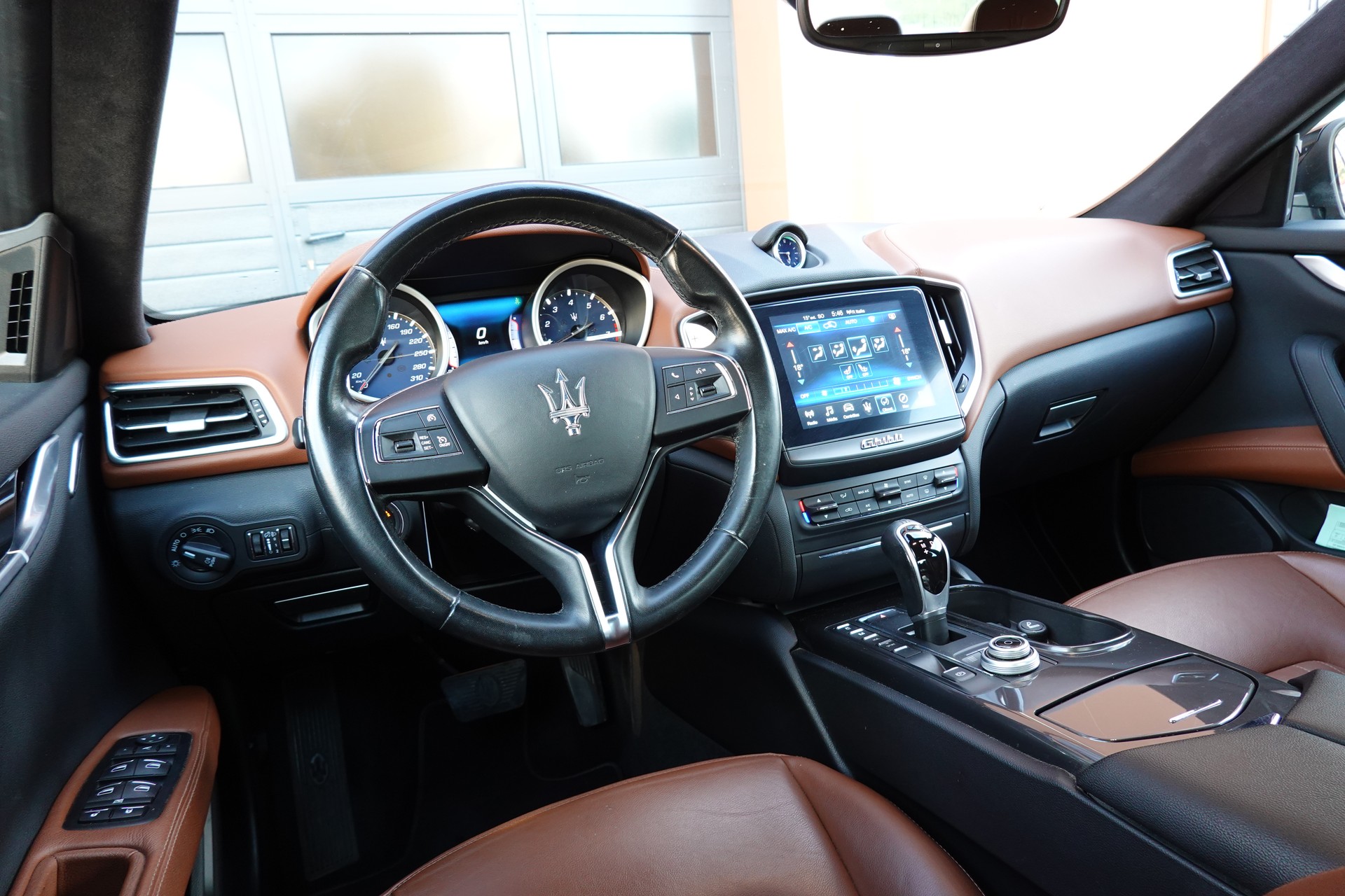 MASERATI Ghibli 3.0 V6 "* CH Auto * Tempomat * Camera recul * Sièges Electriques/mémoire * GPS * Phares LED * 8 Roues *"-image-12