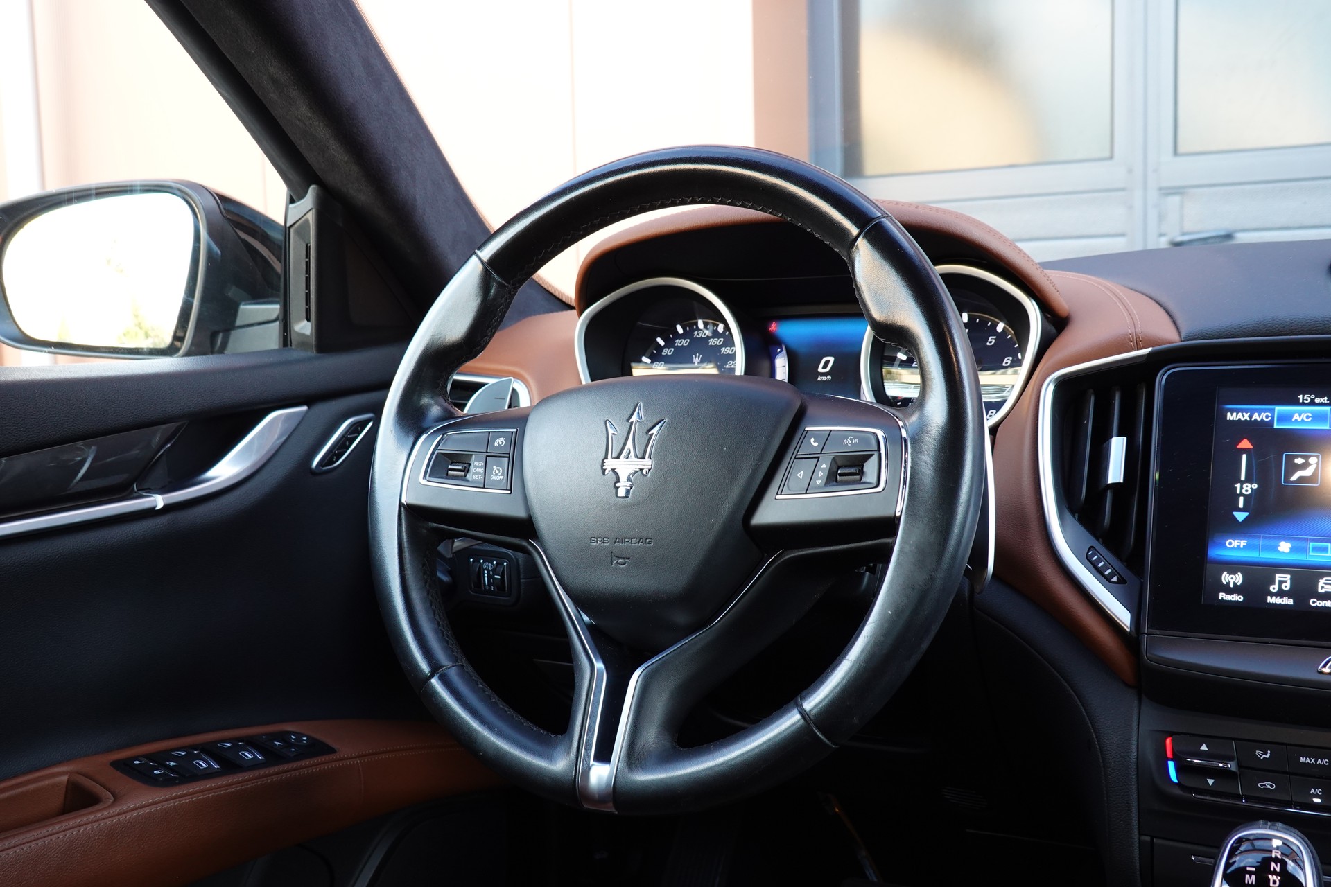MASERATI Ghibli 3.0 V6 "* CH Auto * Tempomat * Camera recul * Sièges Electriques/mémoire * GPS * Phares LED * 8 Roues *"-image-11