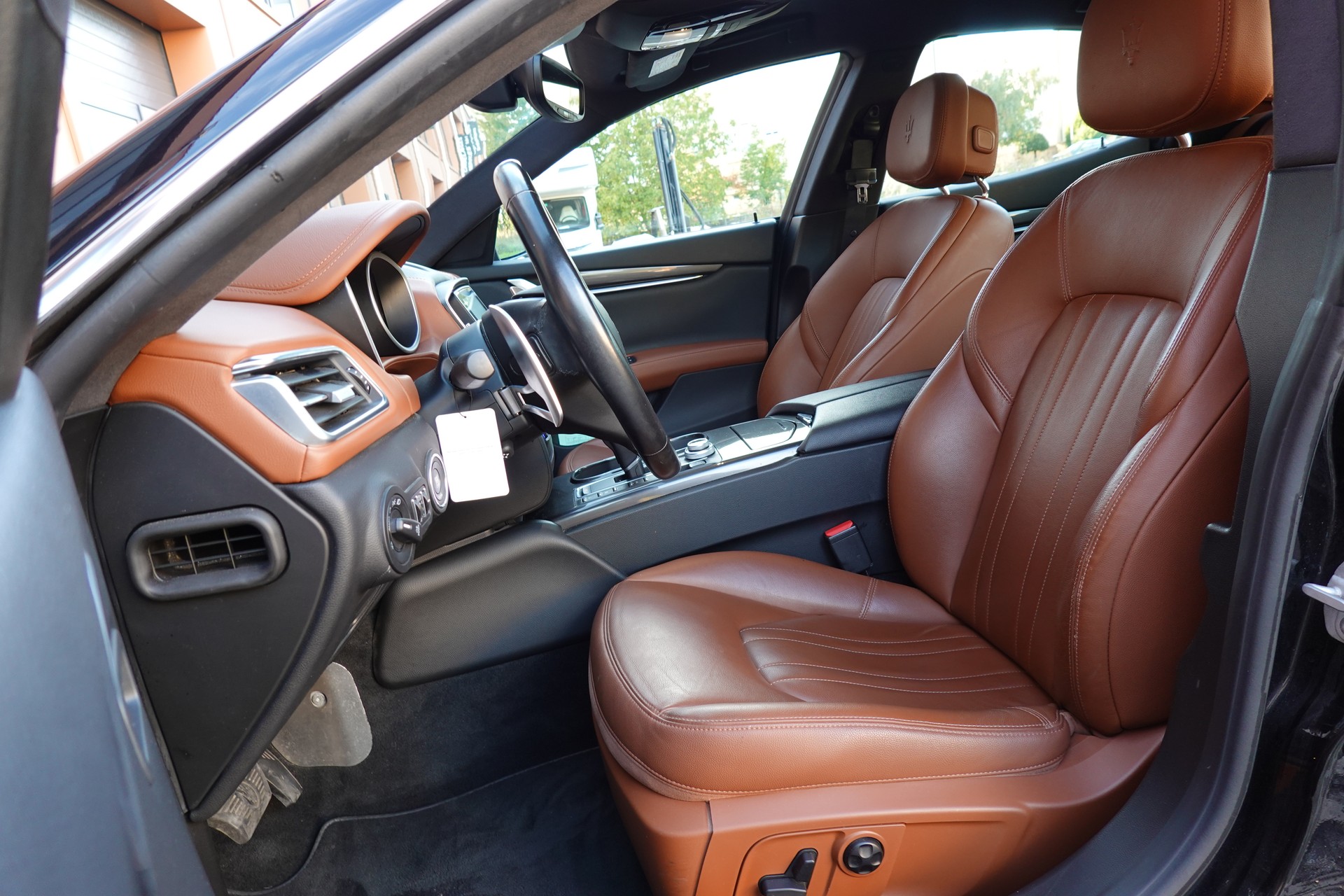 MASERATI Ghibli 3.0 V6 "* CH Auto * Tempomat * Camera recul * Sièges Electriques/mémoire * GPS * Phares LED * 8 Roues *"-image-21
