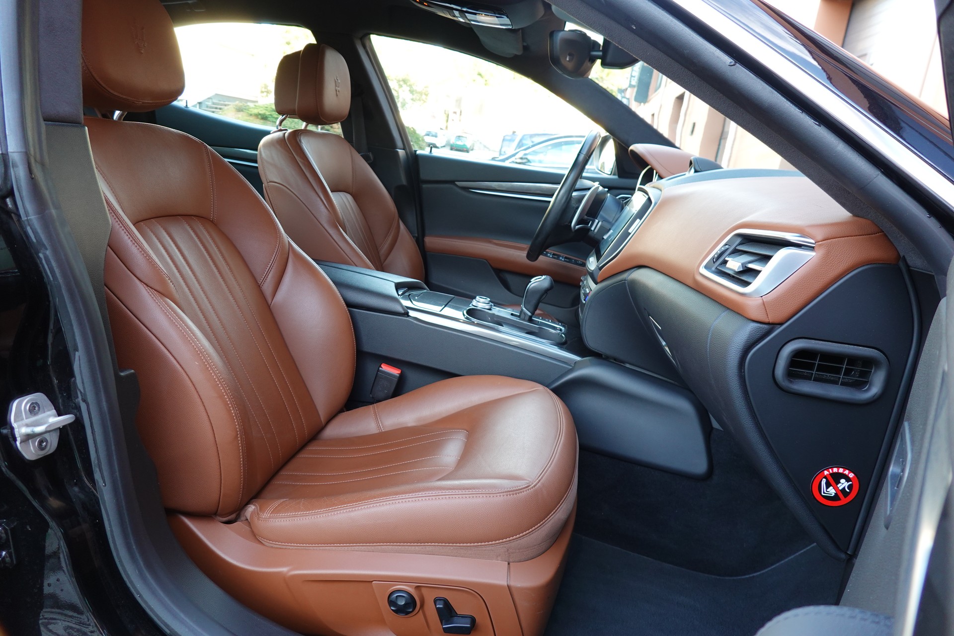 MASERATI Ghibli 3.0 V6 "* CH Auto * Tempomat * Camera recul * Sièges Electriques/mémoire * GPS * Phares LED * 8 Roues *"-image-22