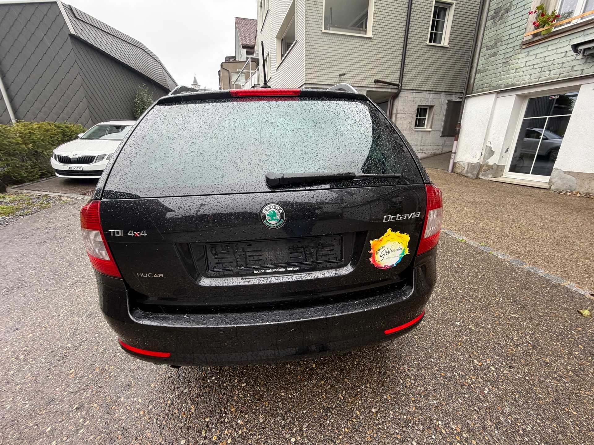 SKODA Octavia Combi 1.6 TDI Twenty20 4x4-image-10