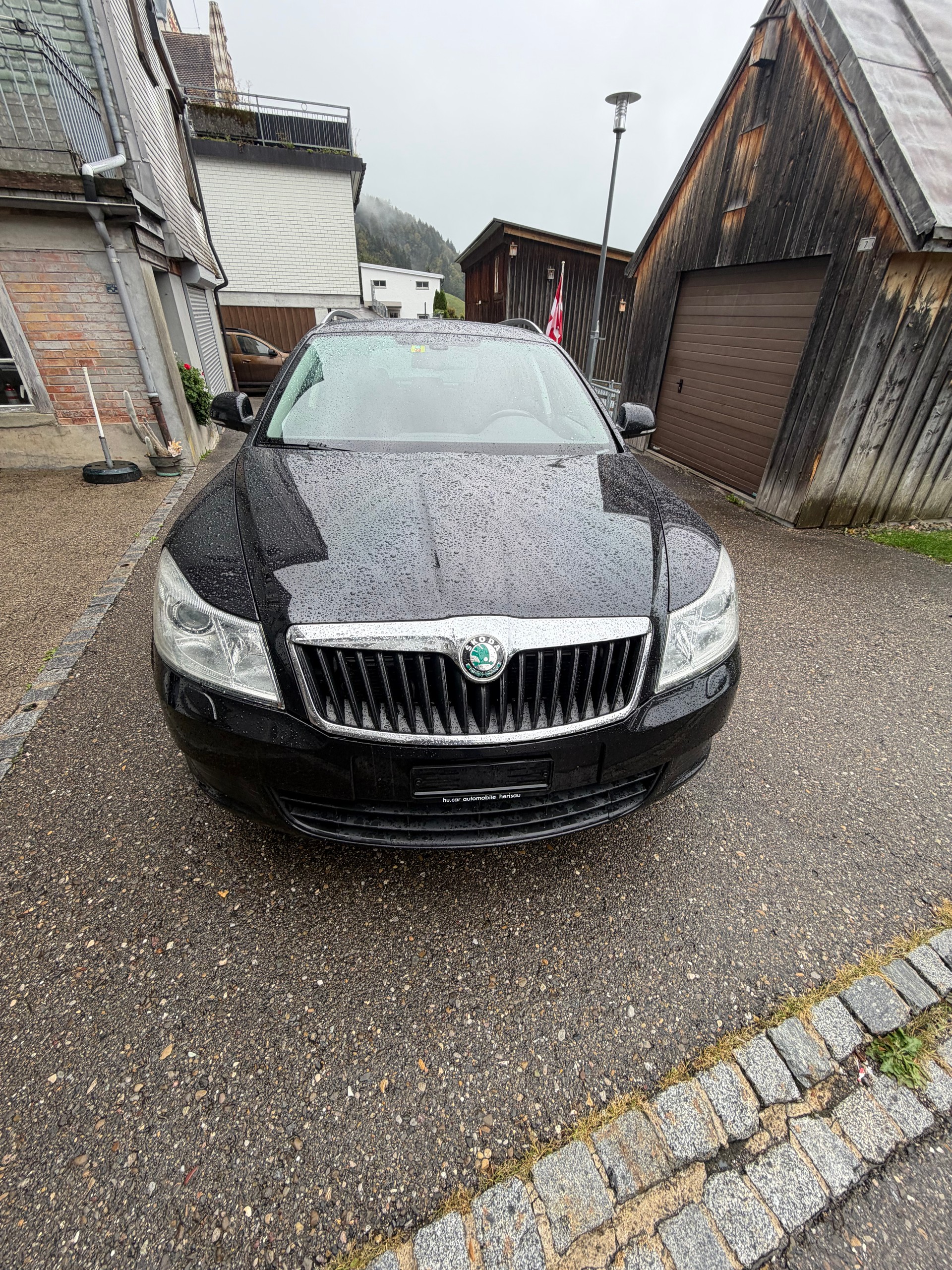 SKODA Octavia Combi 1.6 TDI Twenty20 4x4-image-1