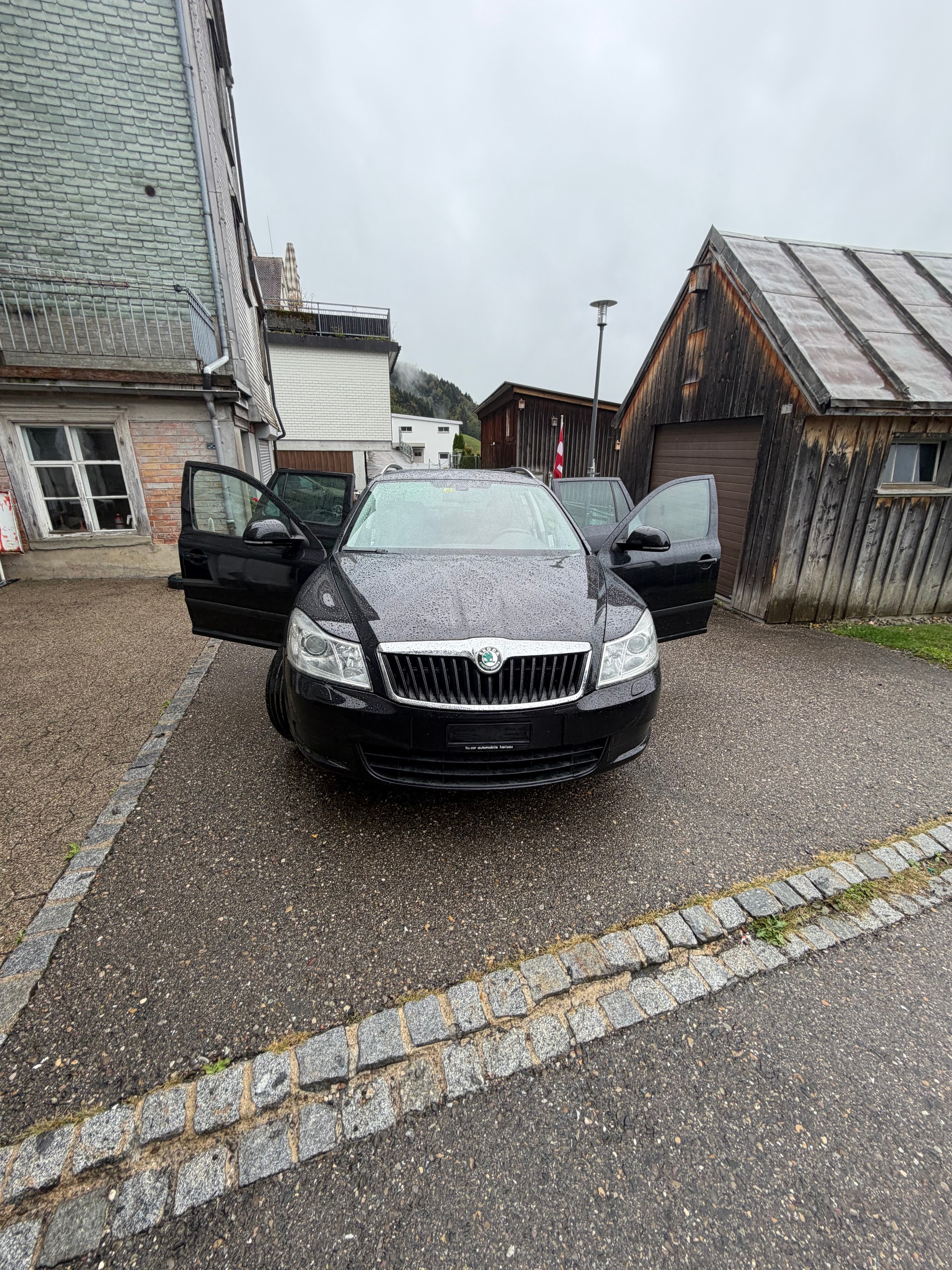 SKODA Octavia Combi 1.6 TDI Twenty20 4x4-image-4