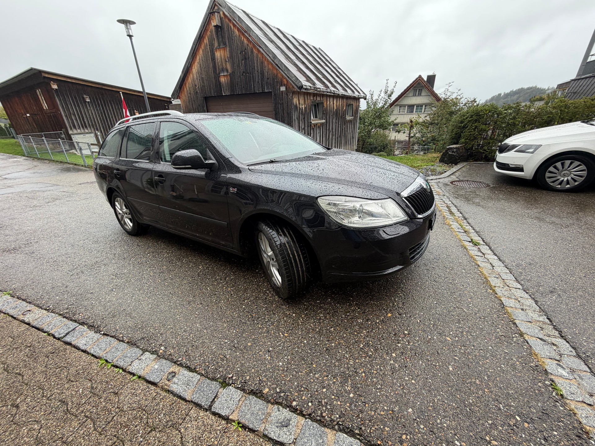 SKODA Octavia Combi 1.6 TDI Twenty20 4x4-image-2