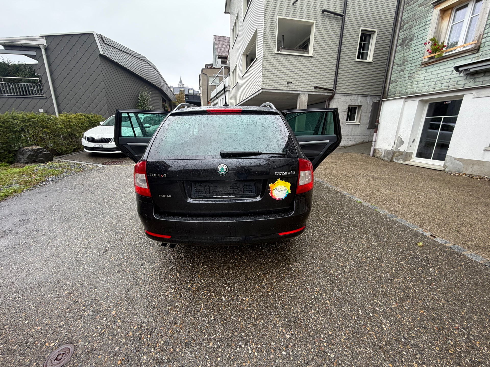 SKODA Octavia Combi 1.6 TDI Twenty20 4x4-image-13