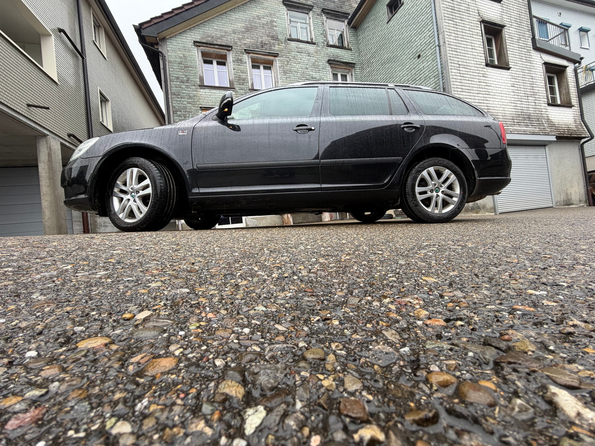 SKODA Octavia Combi 1.6 TDI Twenty20 4x4-image-6