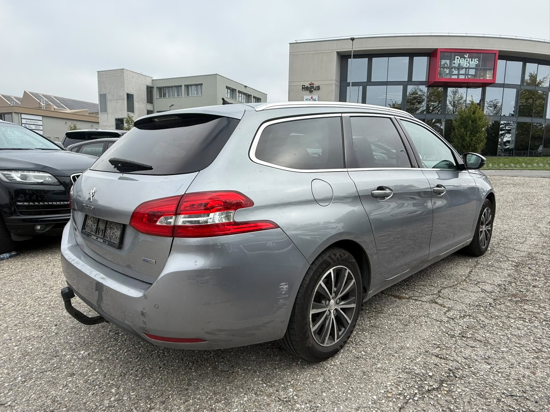 PEUGEOT 308 SW 1.2 THP Active Automatic-image-4