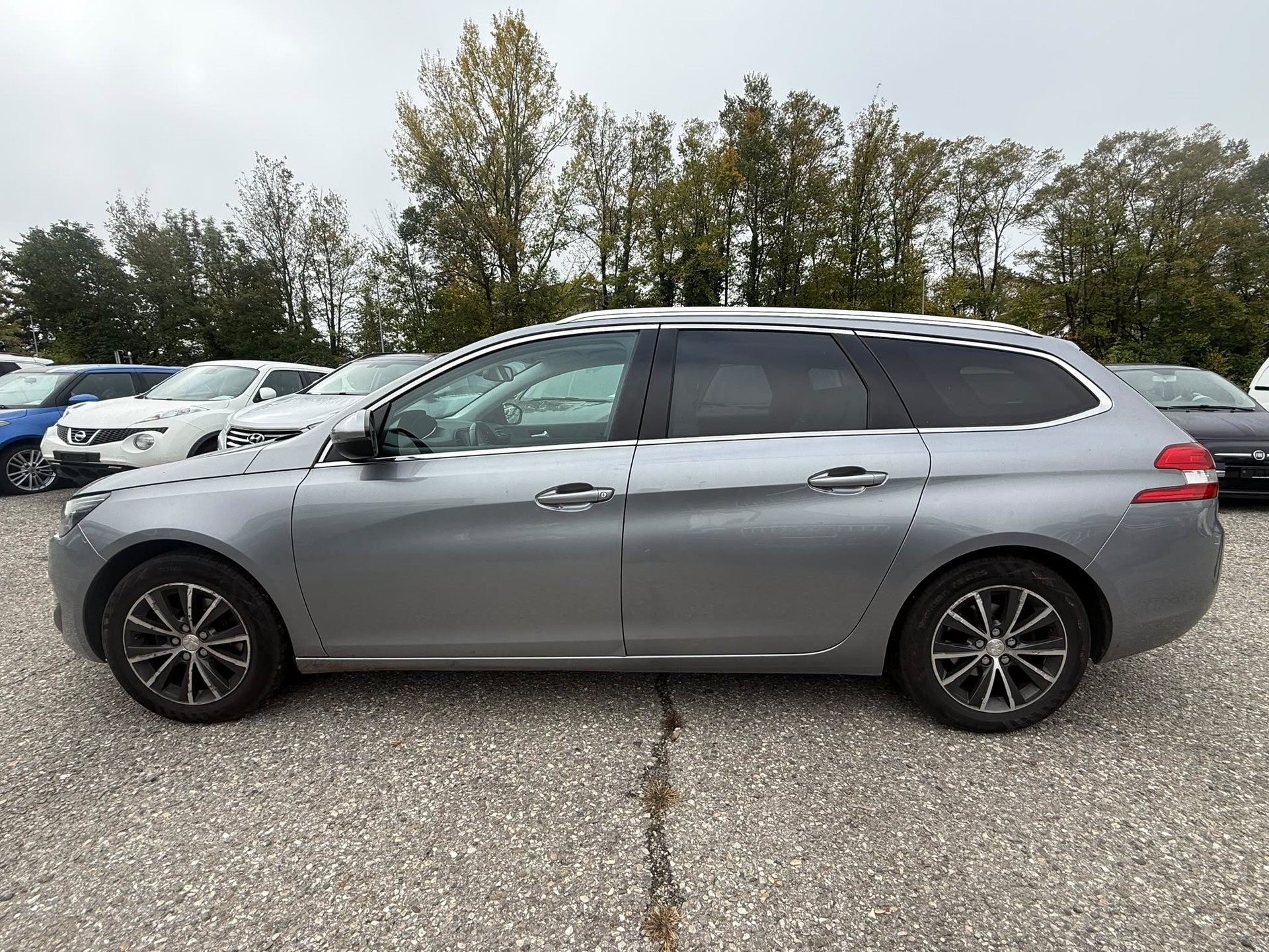 PEUGEOT 308 SW 1.2 THP Active Automatic-image-5