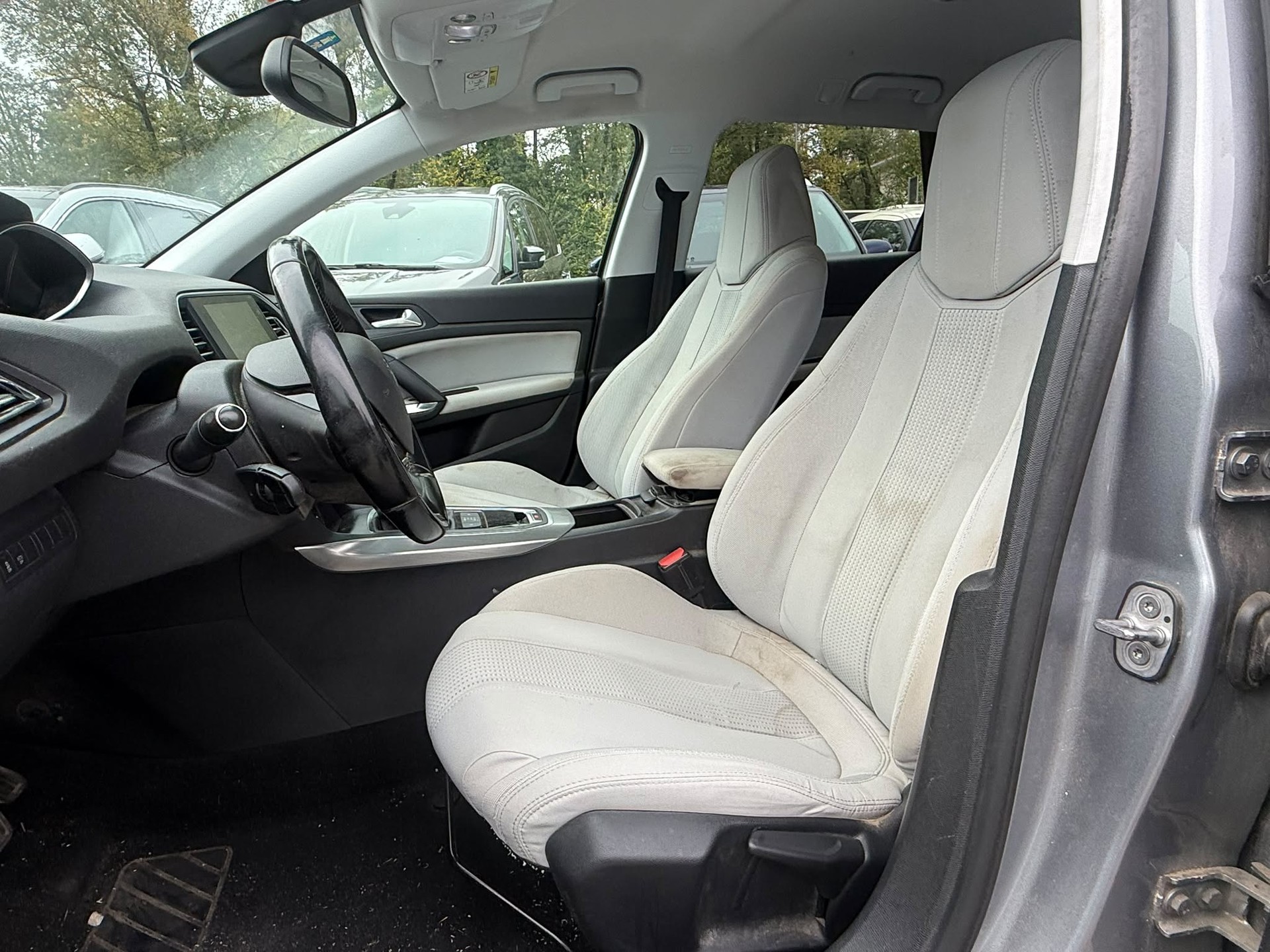 PEUGEOT 308 SW 1.2 THP Active Automatic-image-7