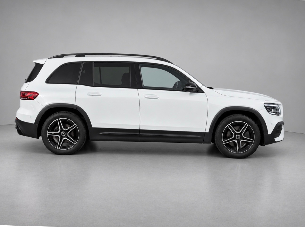 MERCEDES-BENZ GLB 250 4Matic AMG Line 8G-Tronic-image-3